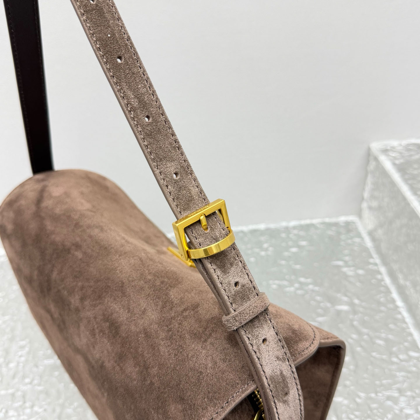 Balenciaga  Le 7 Shoulder Bag Medium In Moka - DesignerGu