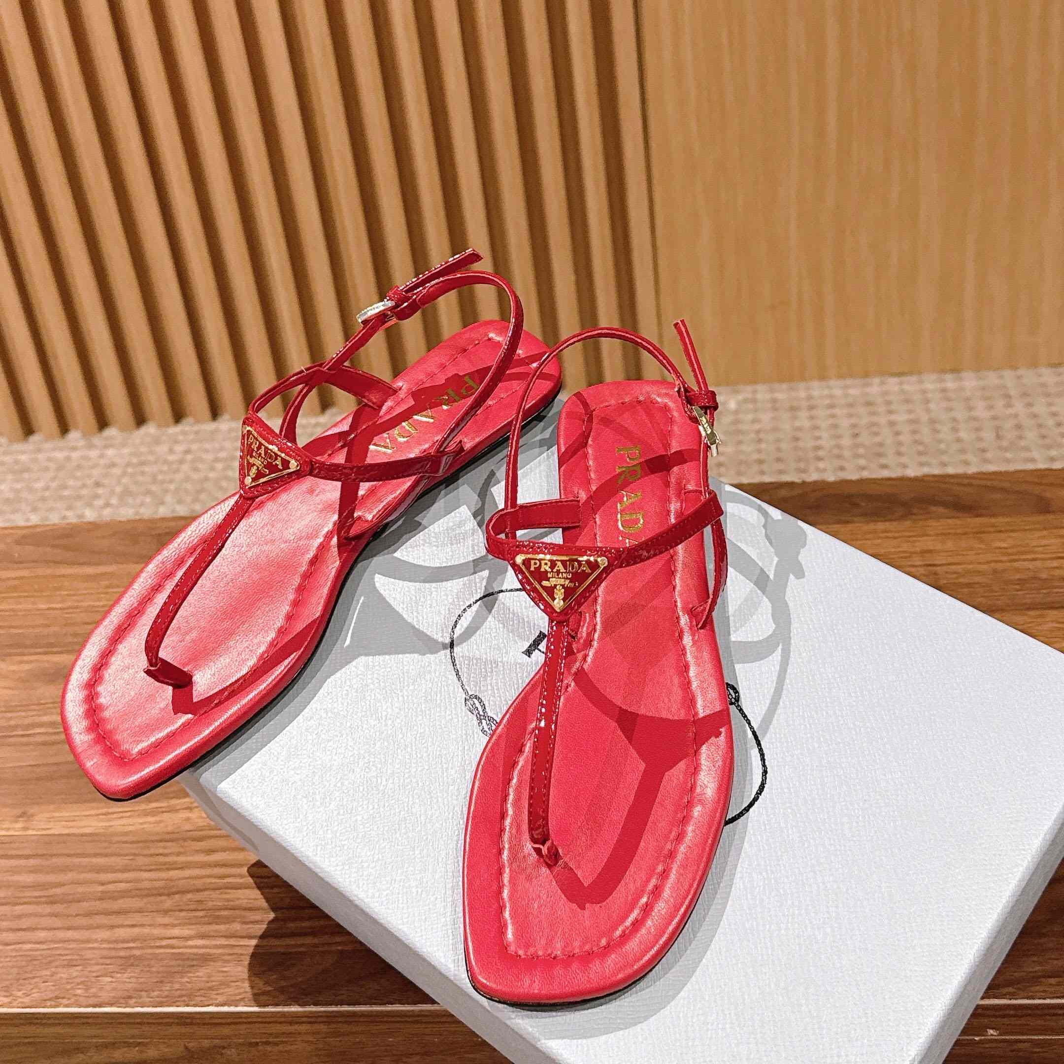 Prada Patent Leather Thong Sandals - DesignerGu