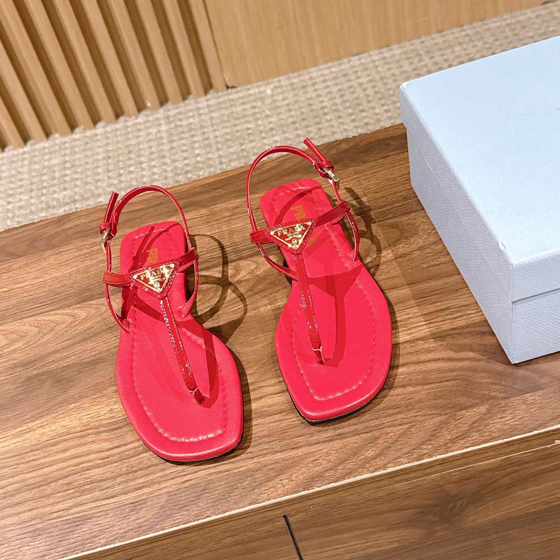 Prada Patent Leather Thong Sandals - DesignerGu