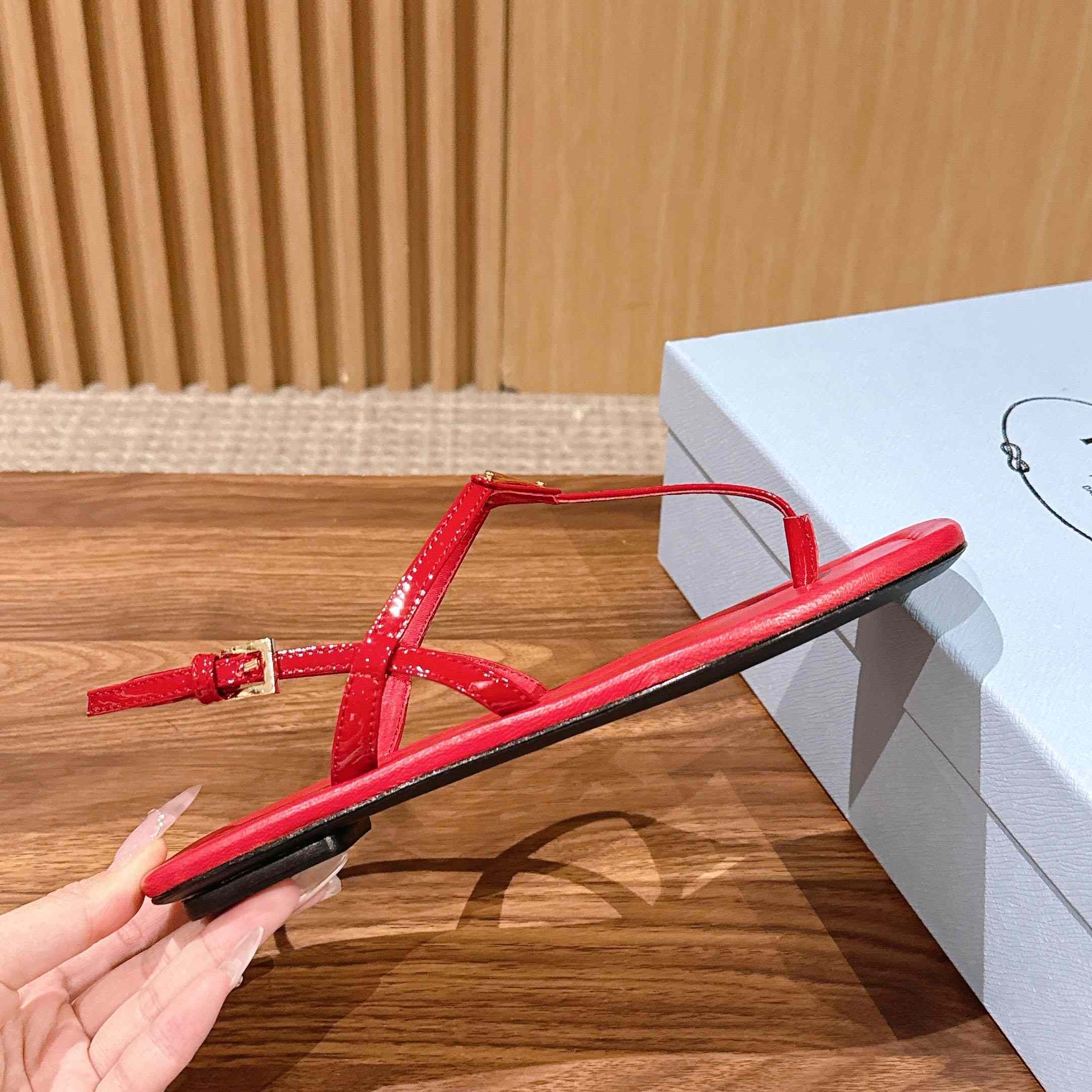 Prada Patent Leather Thong Sandals - DesignerGu