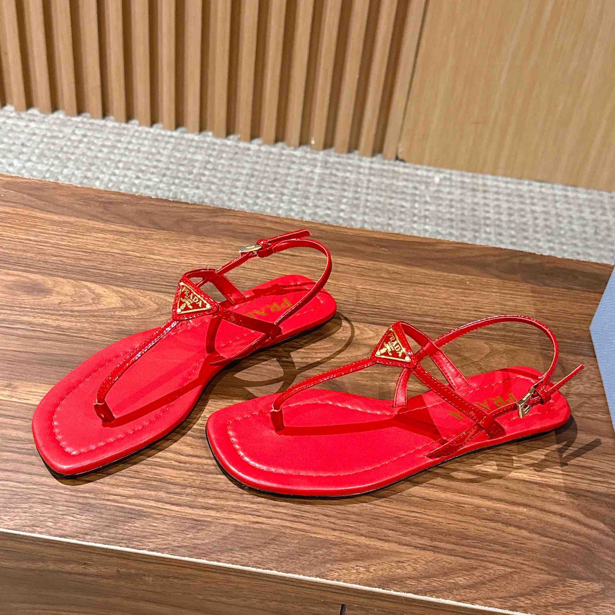 Prada Patent Leather Thong Sandals - DesignerGu