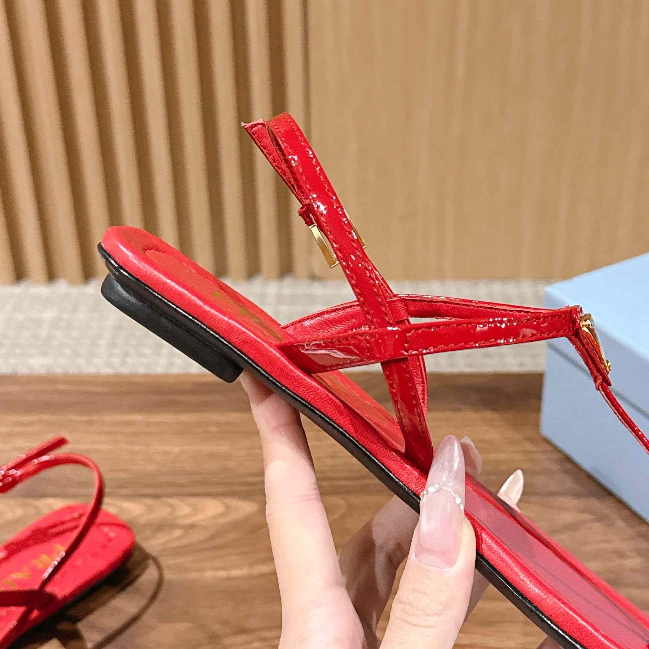 Prada Patent Leather Thong Sandals - DesignerGu