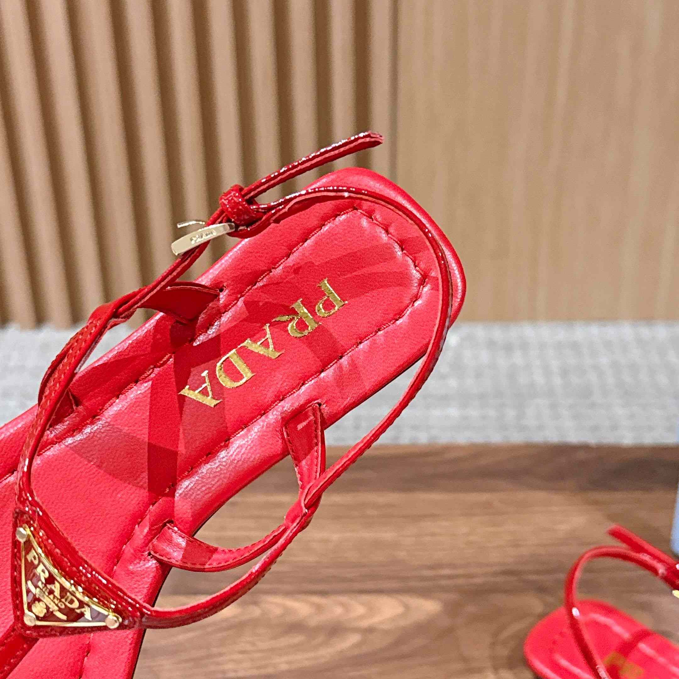 Prada Patent Leather Thong Sandals - DesignerGu