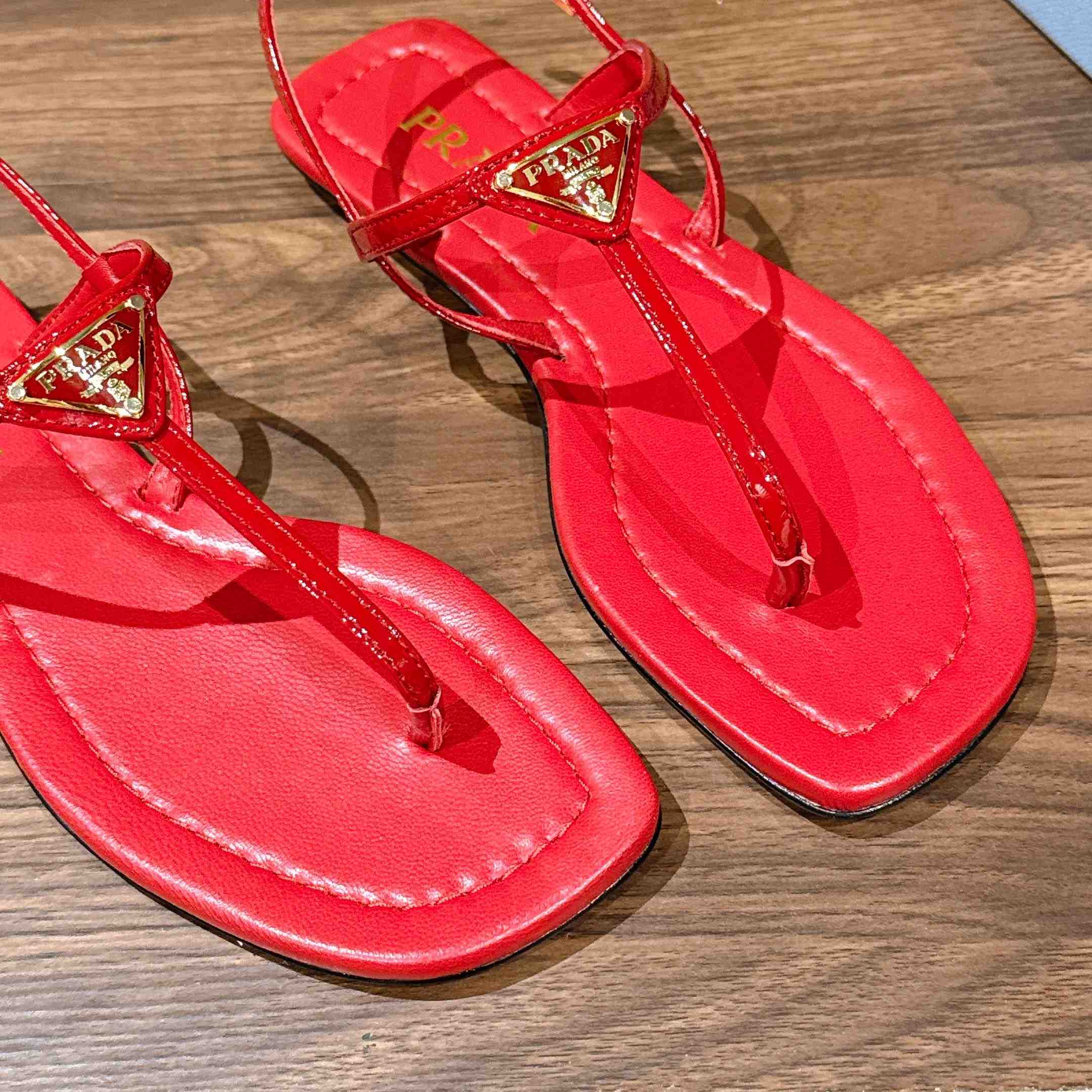 Prada Patent Leather Thong Sandals - DesignerGu