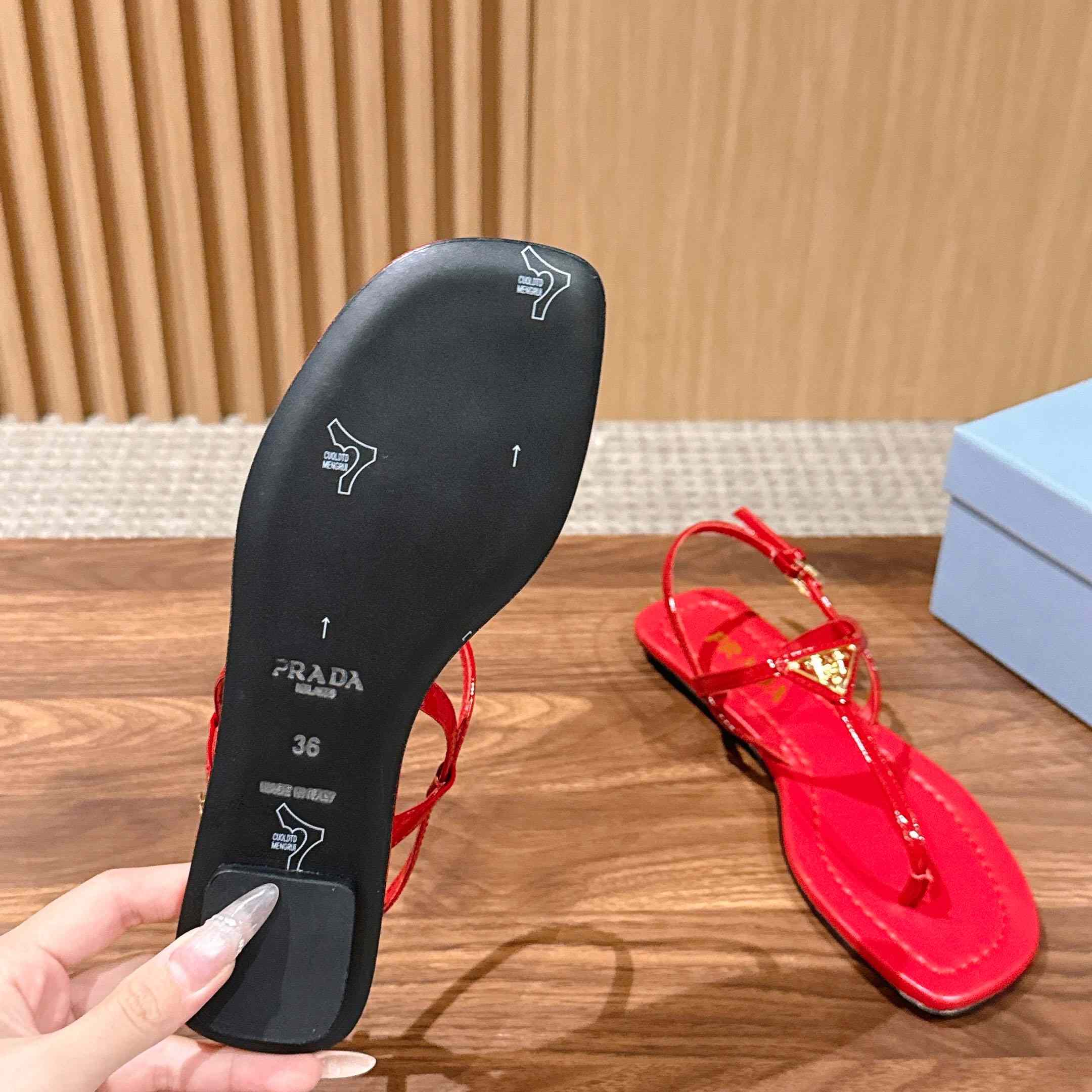 Prada Patent Leather Thong Sandals - DesignerGu