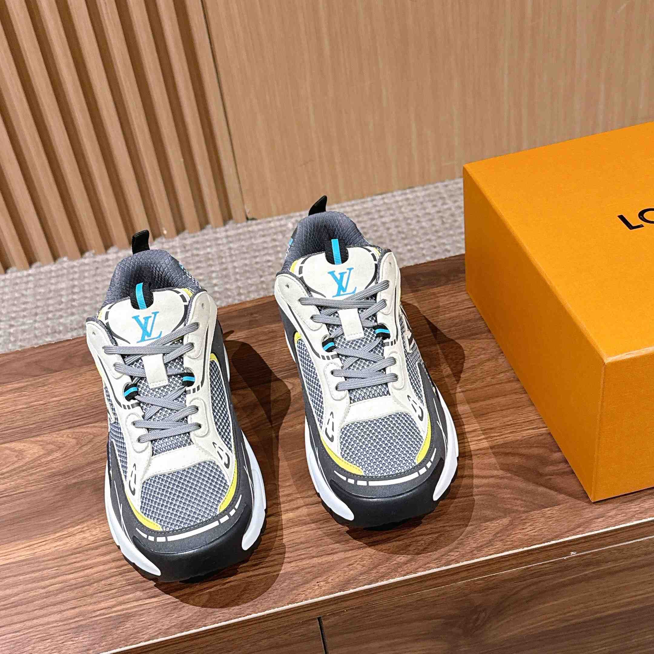 Louis Vuitton LV Tatic Runner Sneaker 1AKC43 - DesignerGu