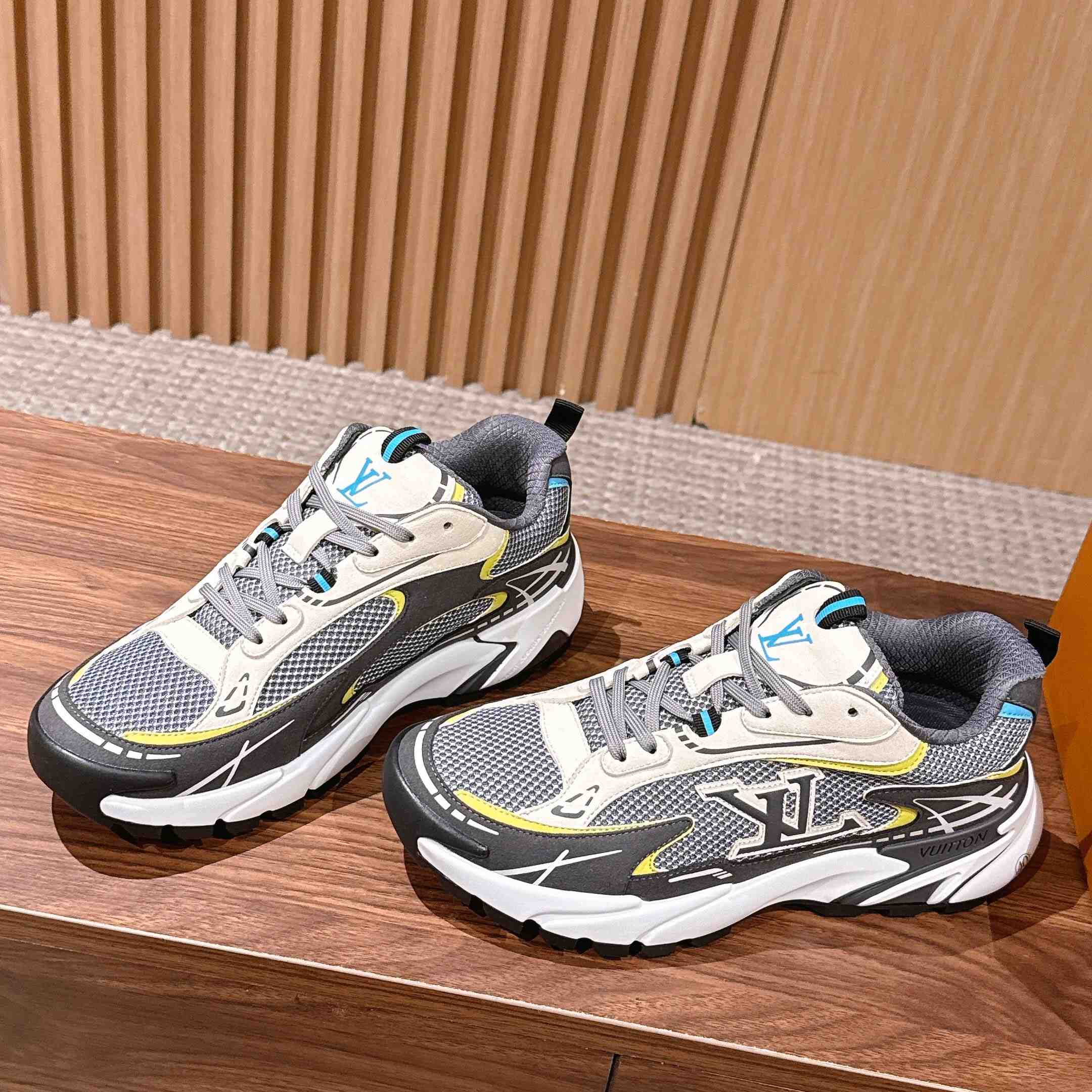 Louis Vuitton LV Tatic Runner Sneaker 1AKC43 - DesignerGu