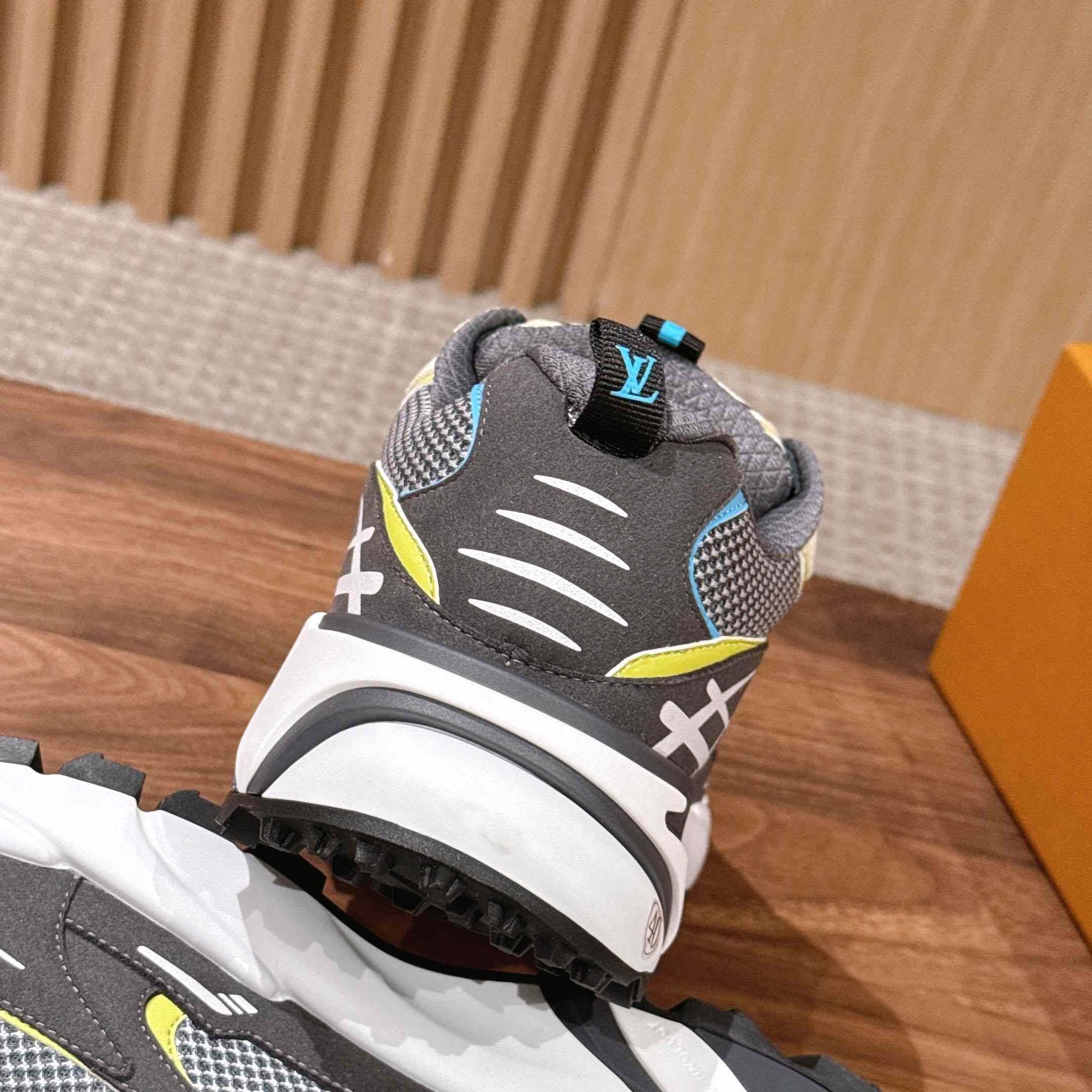 Louis Vuitton LV Tatic Runner Sneaker 1AKC43 - DesignerGu