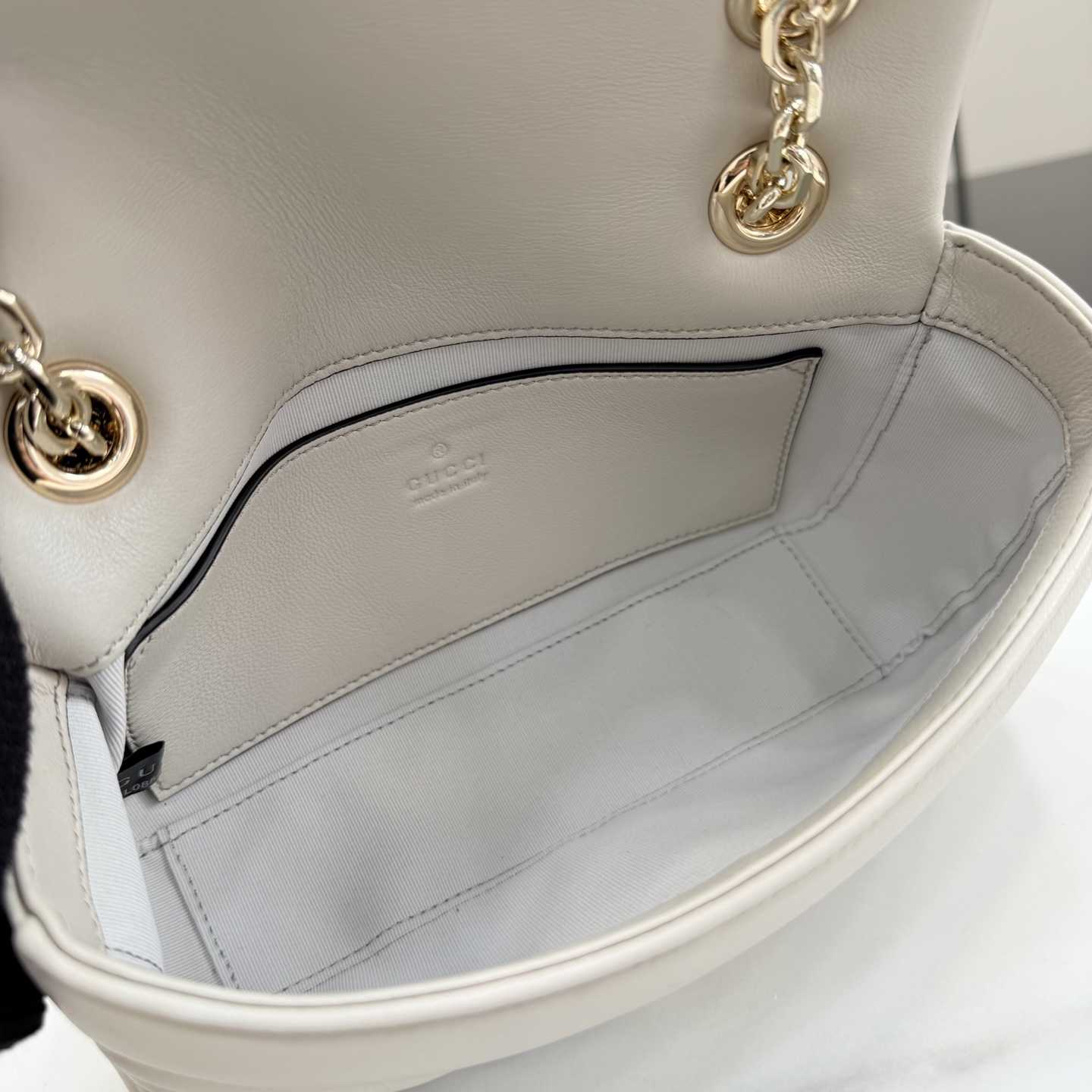 Gucci GG Marmont Small Shoulder Bag - DesignerGu