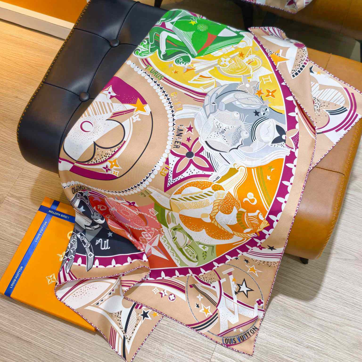 Louis Vuitton LV Star Sign Square 90  - DesignerGu
