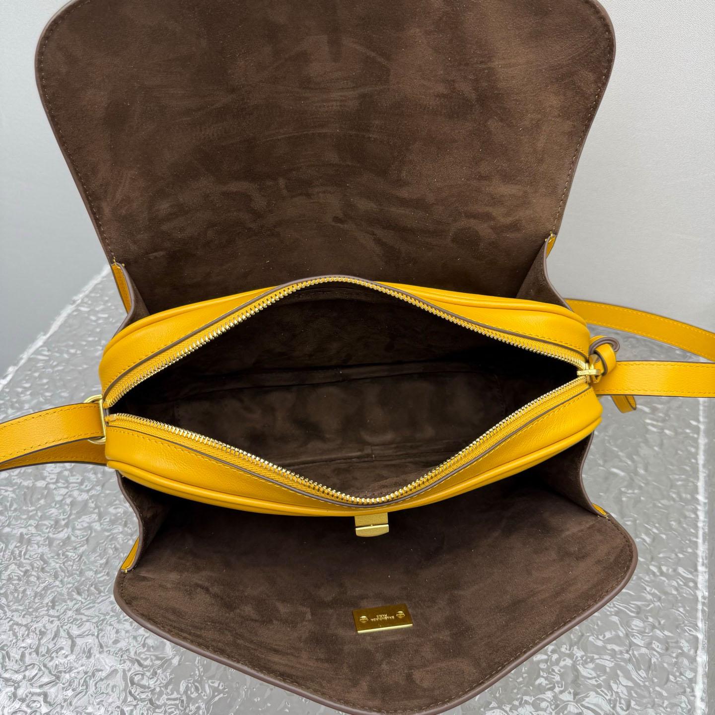 Balenciaga  Le 7 Shoulder Bag Medium In Curry - DesignerGu