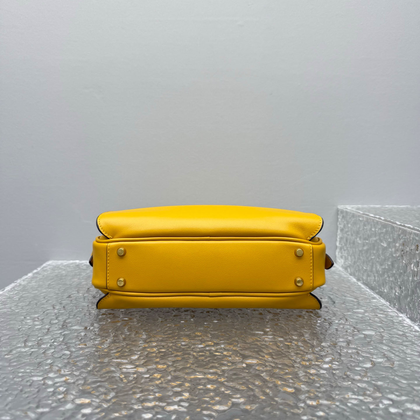Balenciaga  Le 7 Shoulder Bag Medium In Curry - DesignerGu