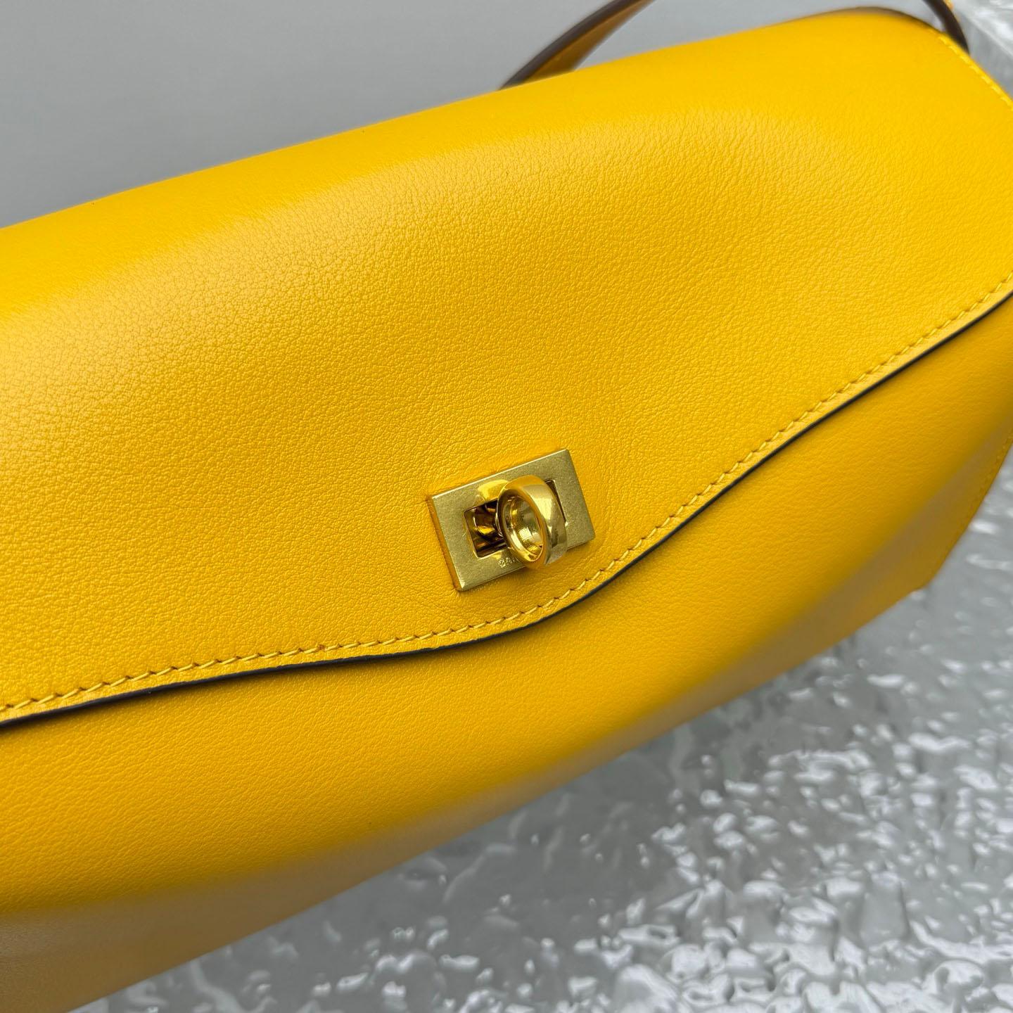 Balenciaga  Le 7 Shoulder Bag Medium In Curry - DesignerGu