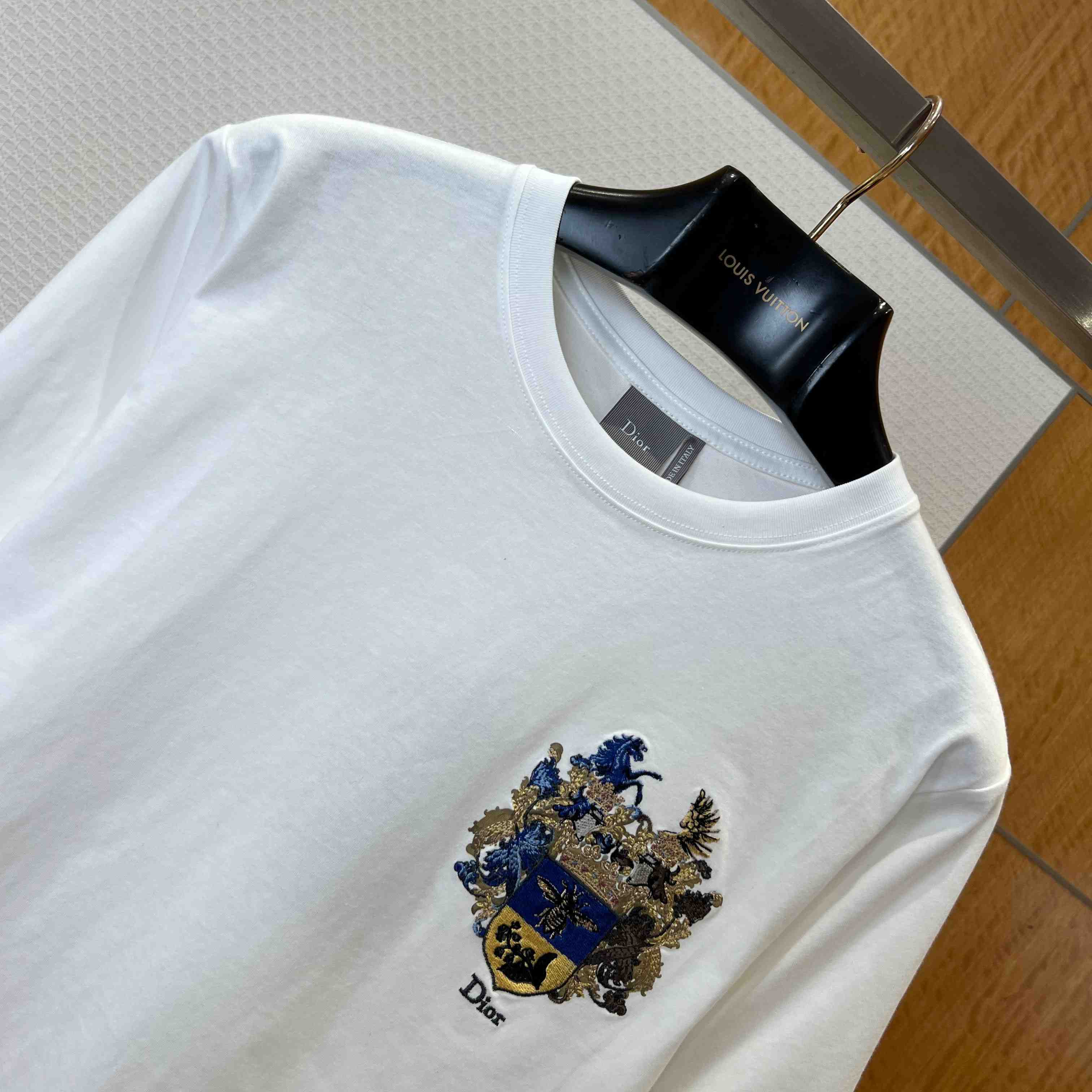 Dior T-Shirt With Dior Blason Embroidery, Relaxed Fit - DesignerGu