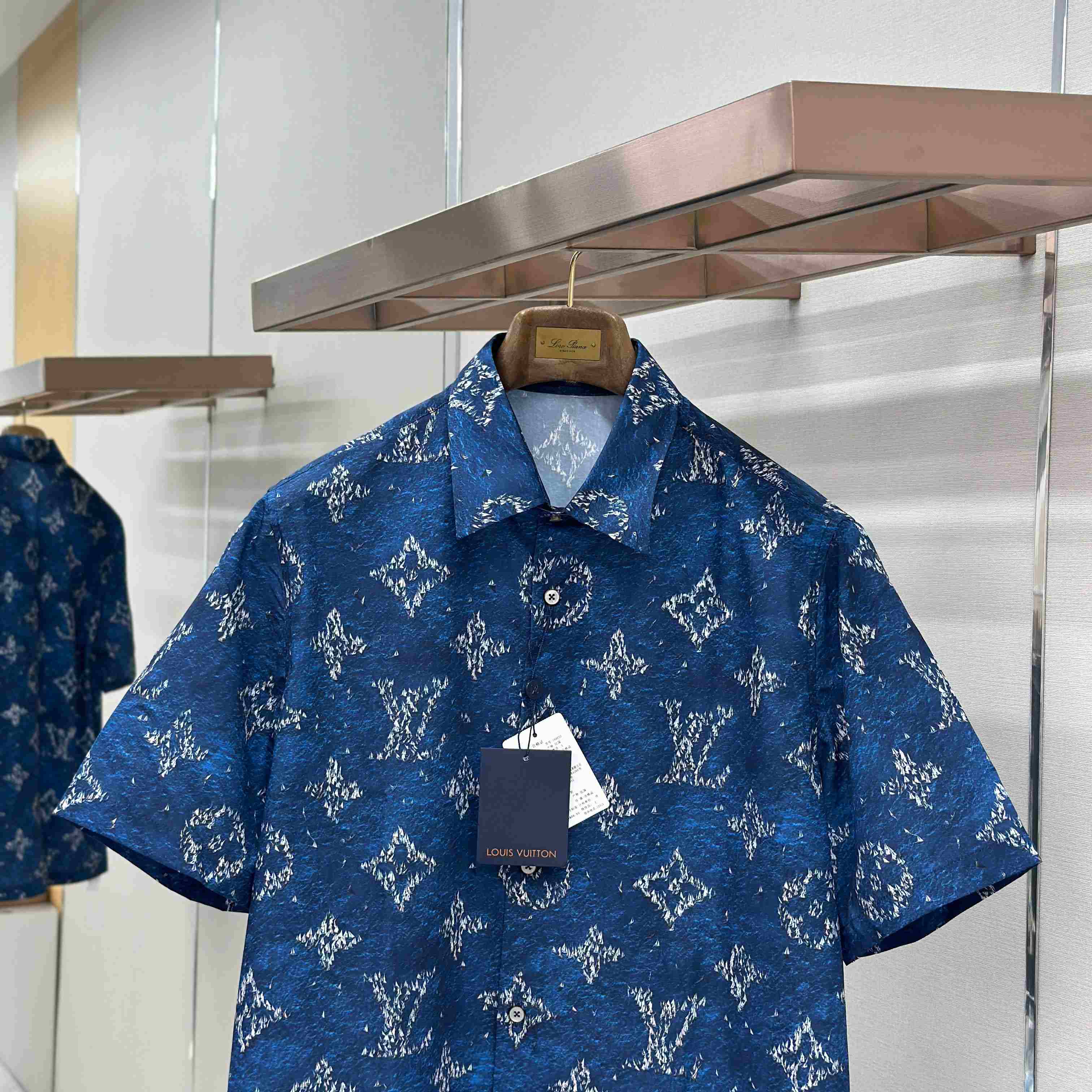 Louis Vuitton Printed Monogram Short-Sleeved Shirt   1AHVTY - DesignerGu