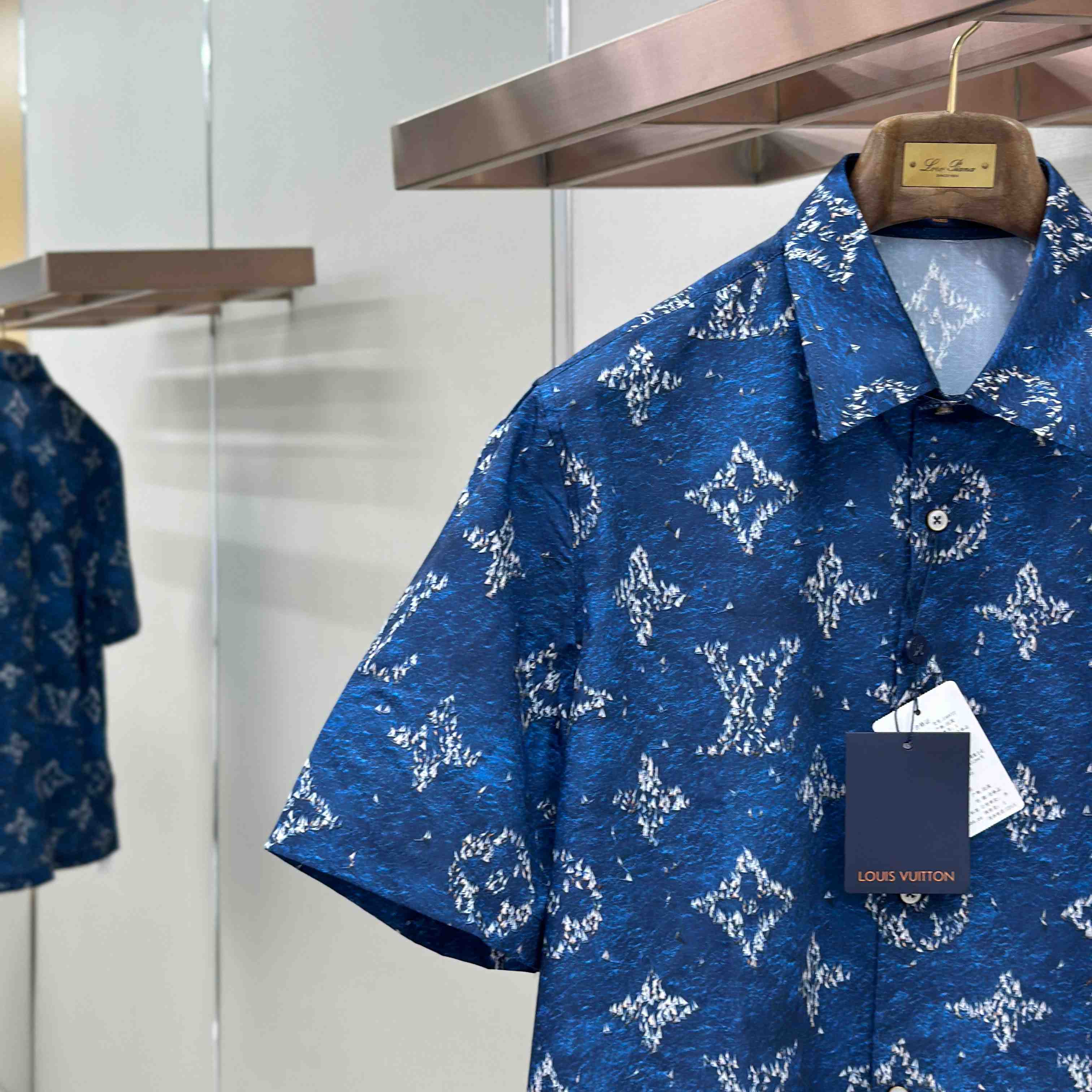 Louis Vuitton Printed Monogram Short-Sleeved Shirt   1AHVTY - DesignerGu