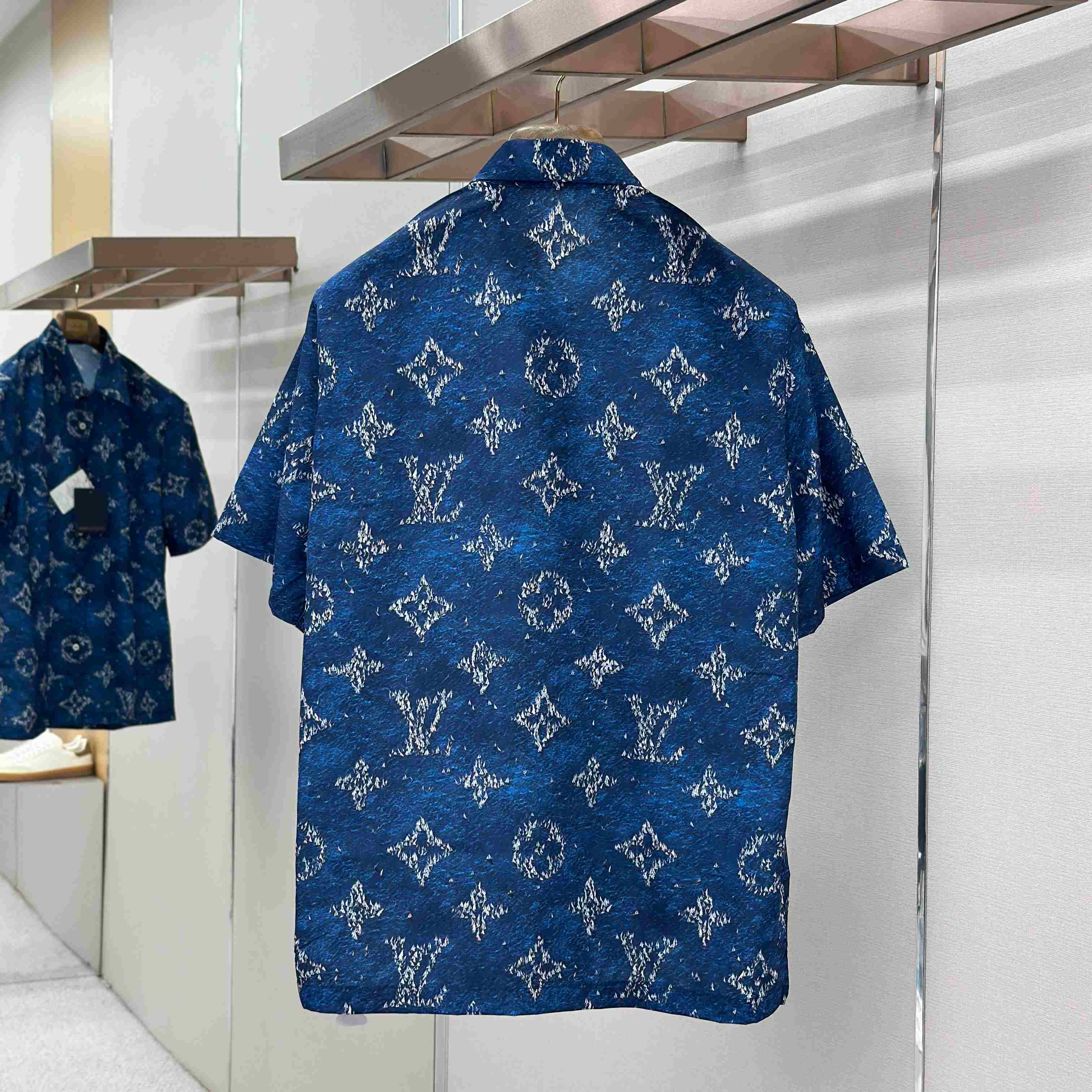 Louis Vuitton Printed Monogram Short-Sleeved Shirt   1AHVTY - DesignerGu