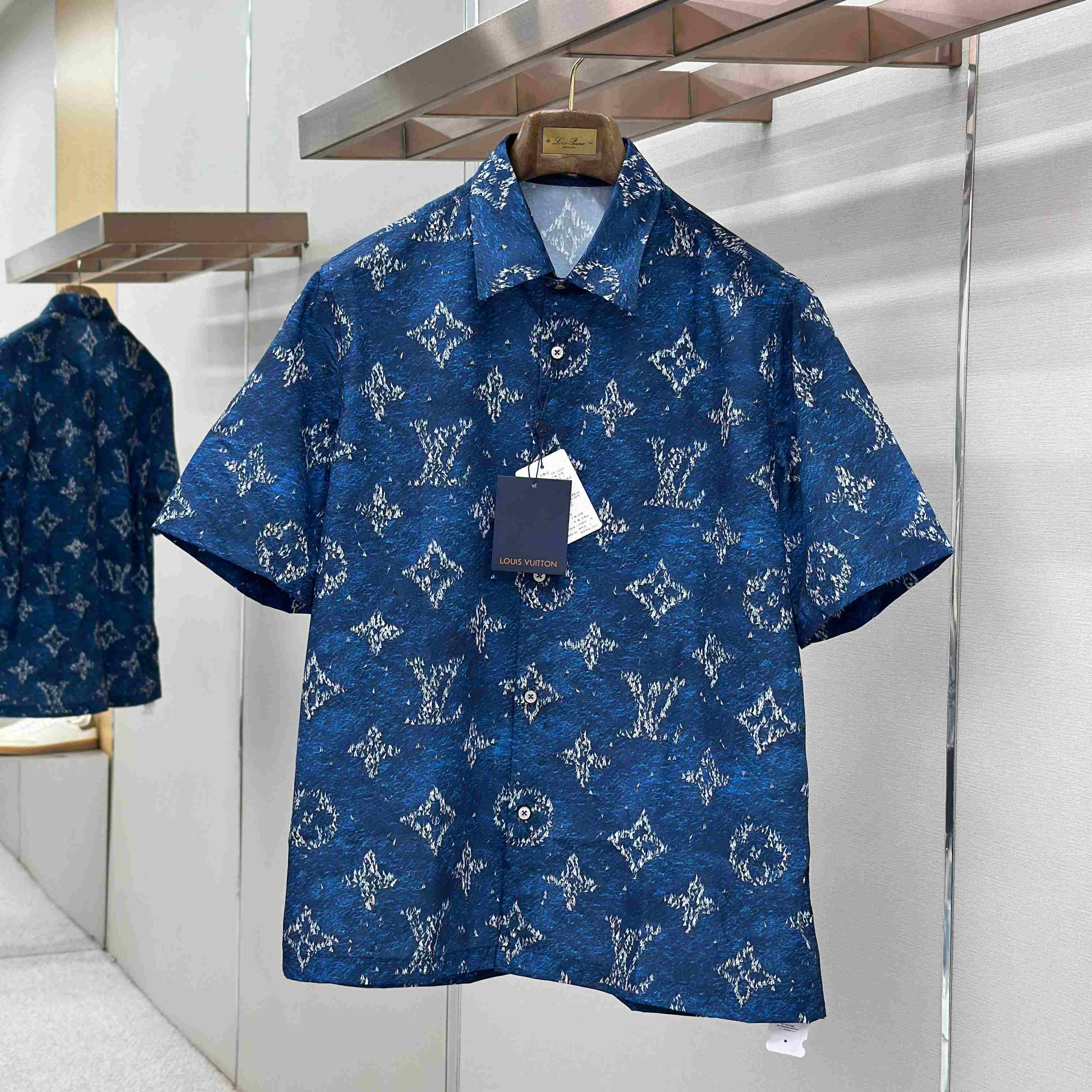 Louis Vuitton Printed Monogram Short-Sleeved Shirt   1AHVTY - DesignerGu