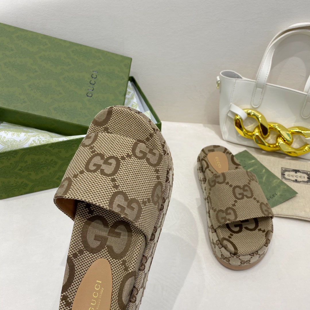 Gucci Wmns GG Lame Platform Slide Sandal 'Camel Monogram' - DesignerGu