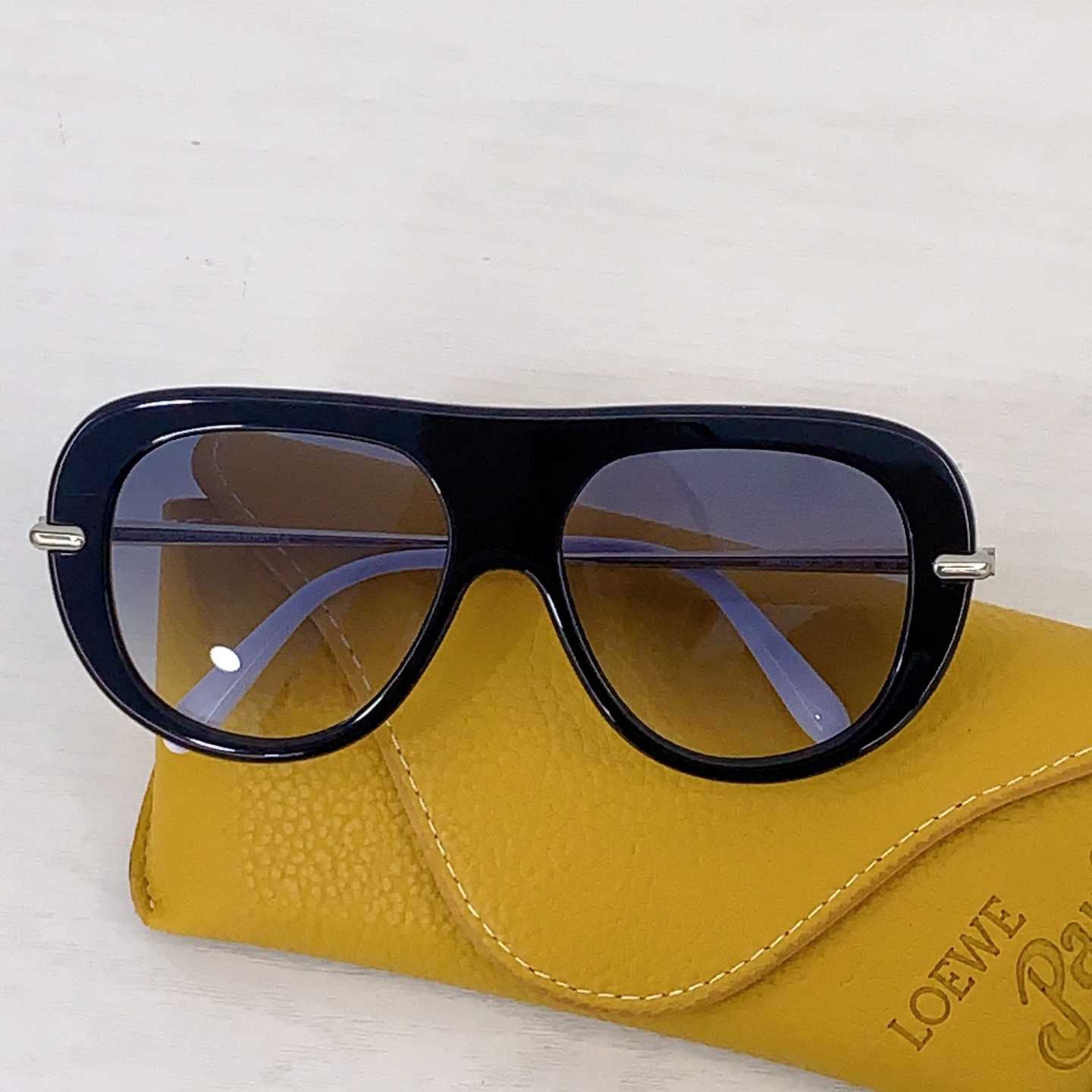 Loewe LW40186I Sunglasses  - DesignerGu