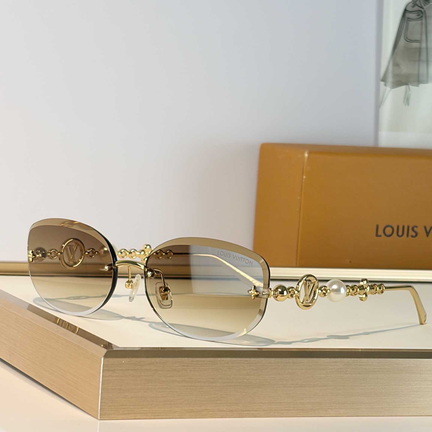 Louis Vuitton Z3166U Sunglasses    - DesignerGu