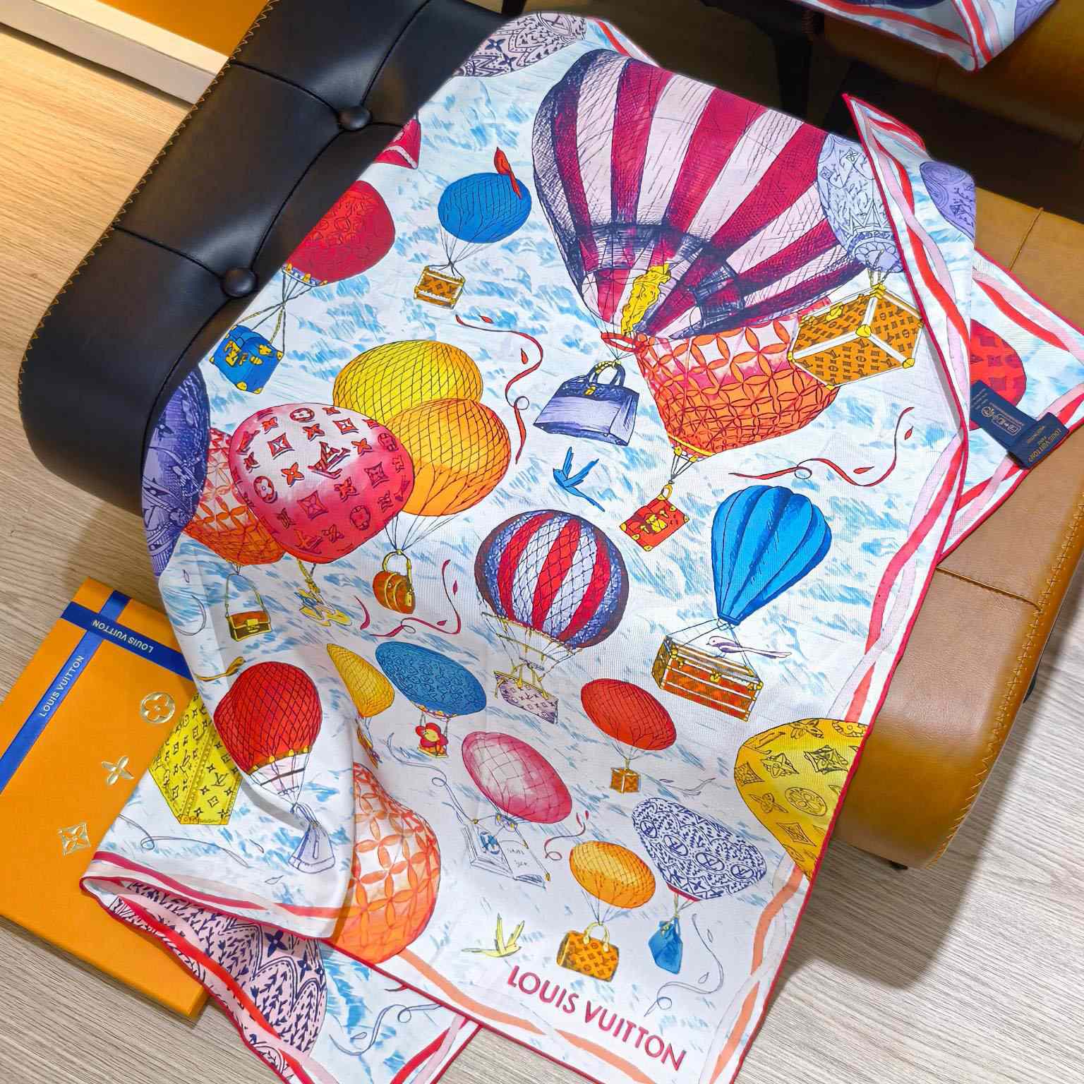 Louis Vuitton Up And Away Square 90 M77662 - DesignerGu