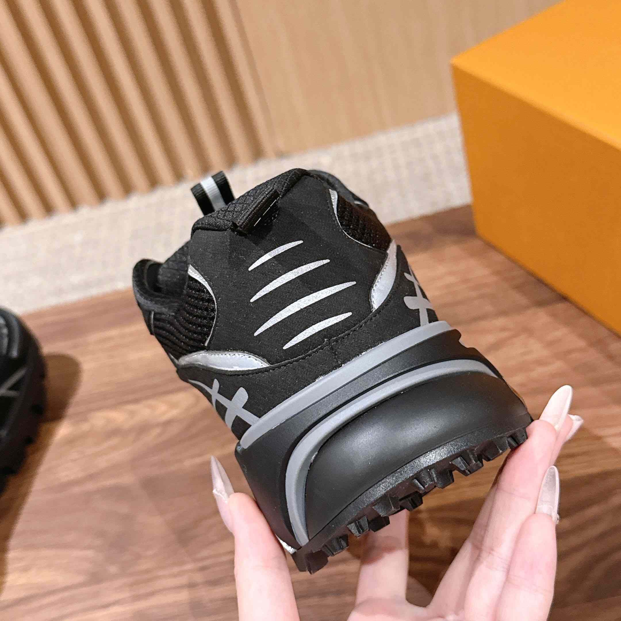 Louis Vuitton LV Tatic Runner Sneaker 1AKC3L - DesignerGu