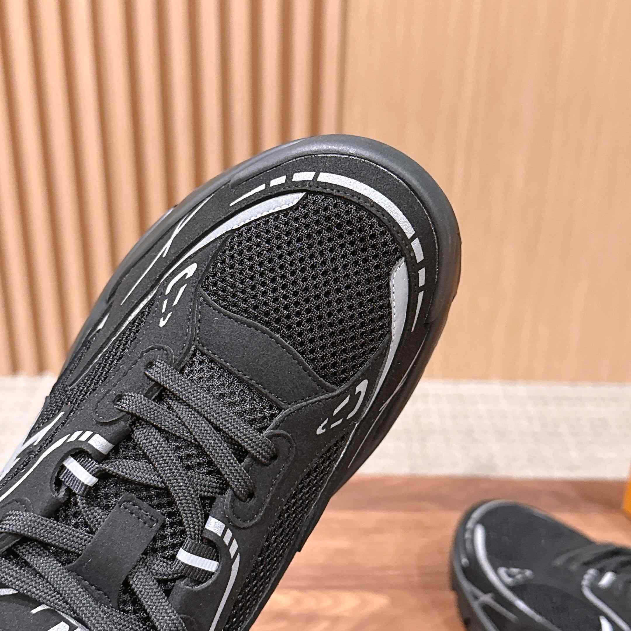 Louis Vuitton LV Tatic Runner Sneaker 1AKC3L - DesignerGu