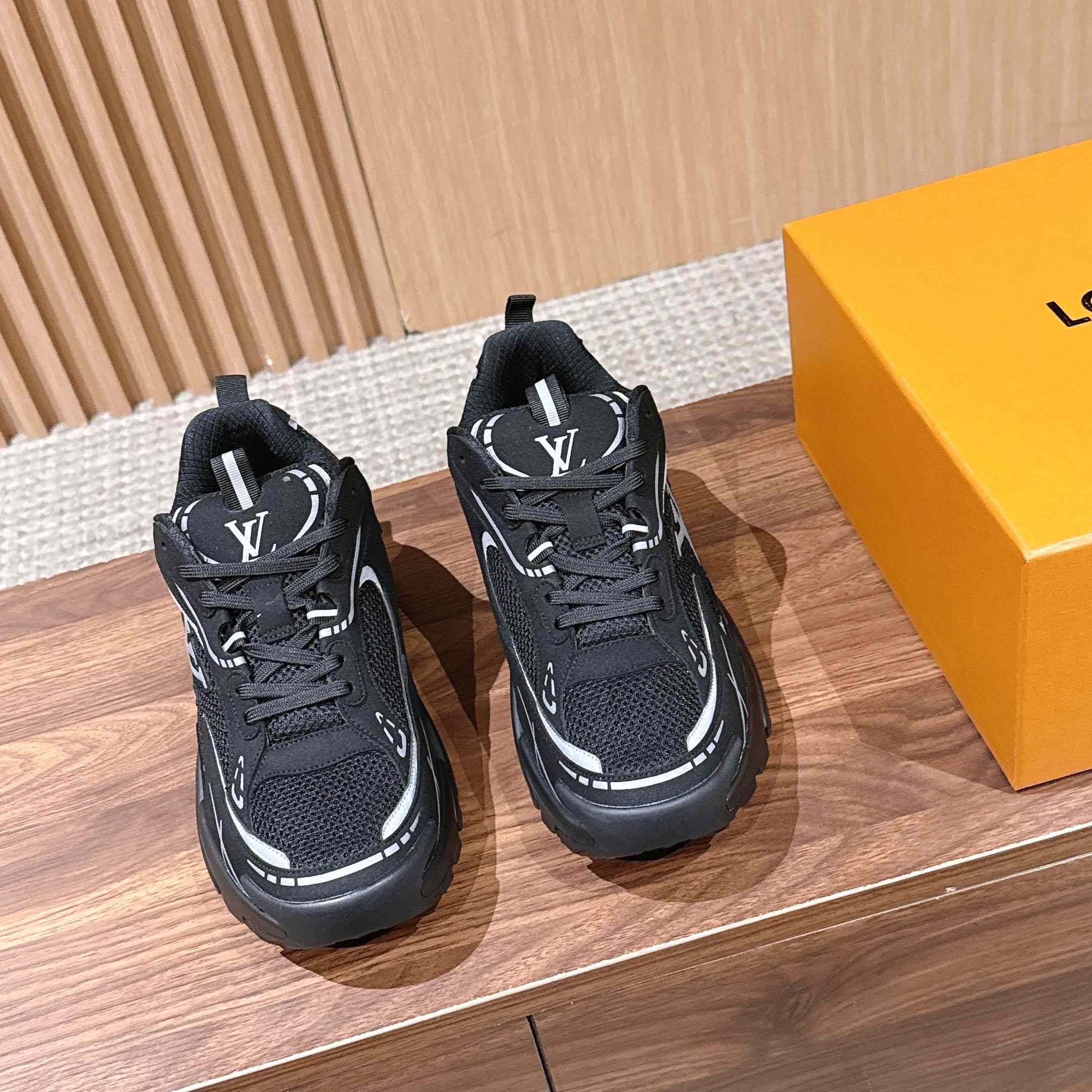 Louis Vuitton LV Tatic Runner Sneaker 1AKC3L - DesignerGu