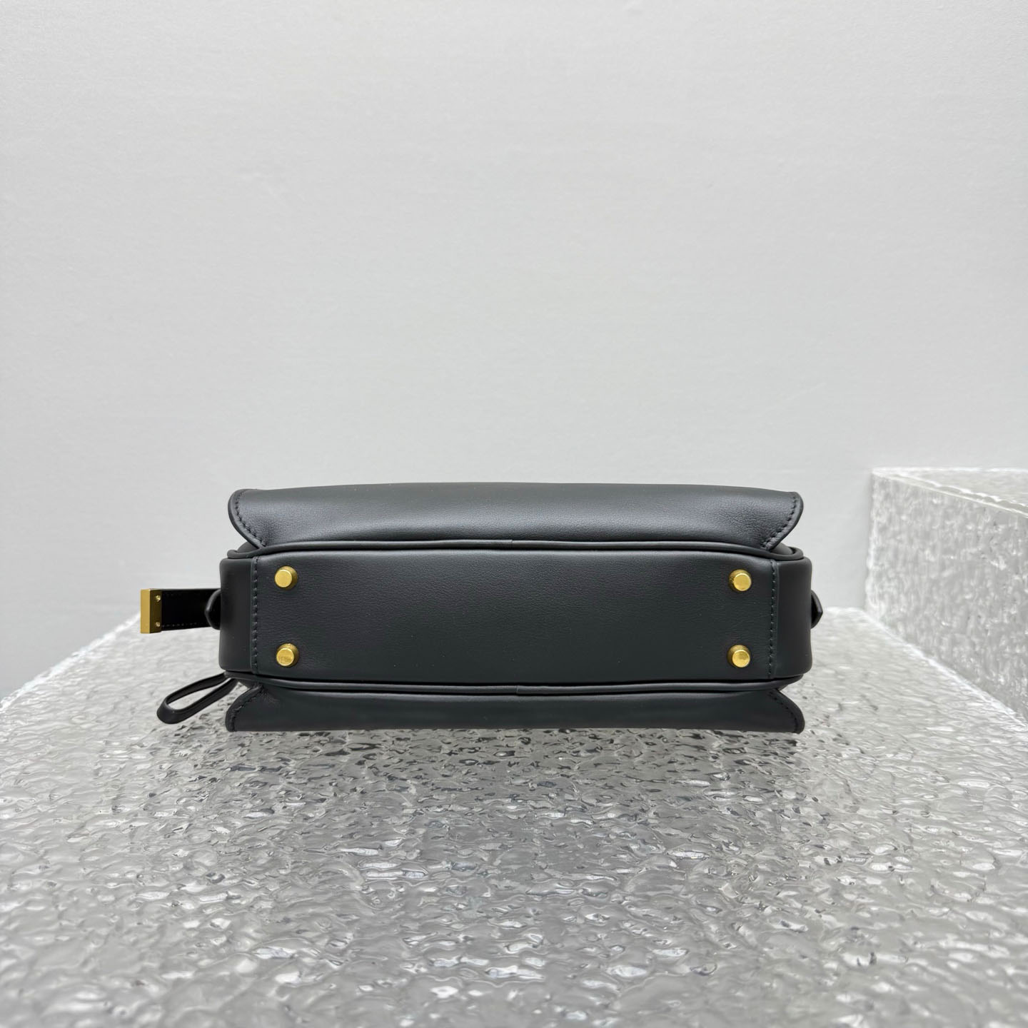 Balenciaga  Le 7 Shoulder Bag Medium In Black - DesignerGu