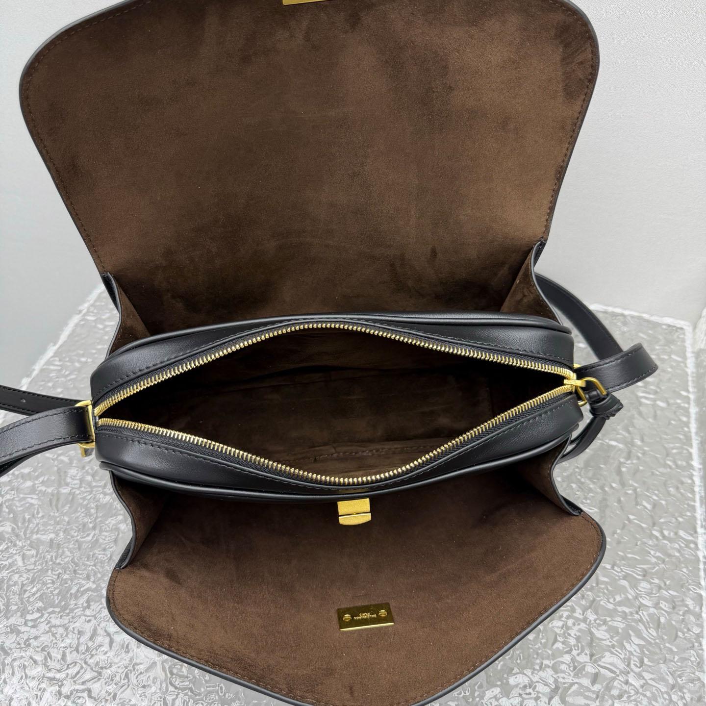 Balenciaga  Le 7 Shoulder Bag Medium In Black - DesignerGu