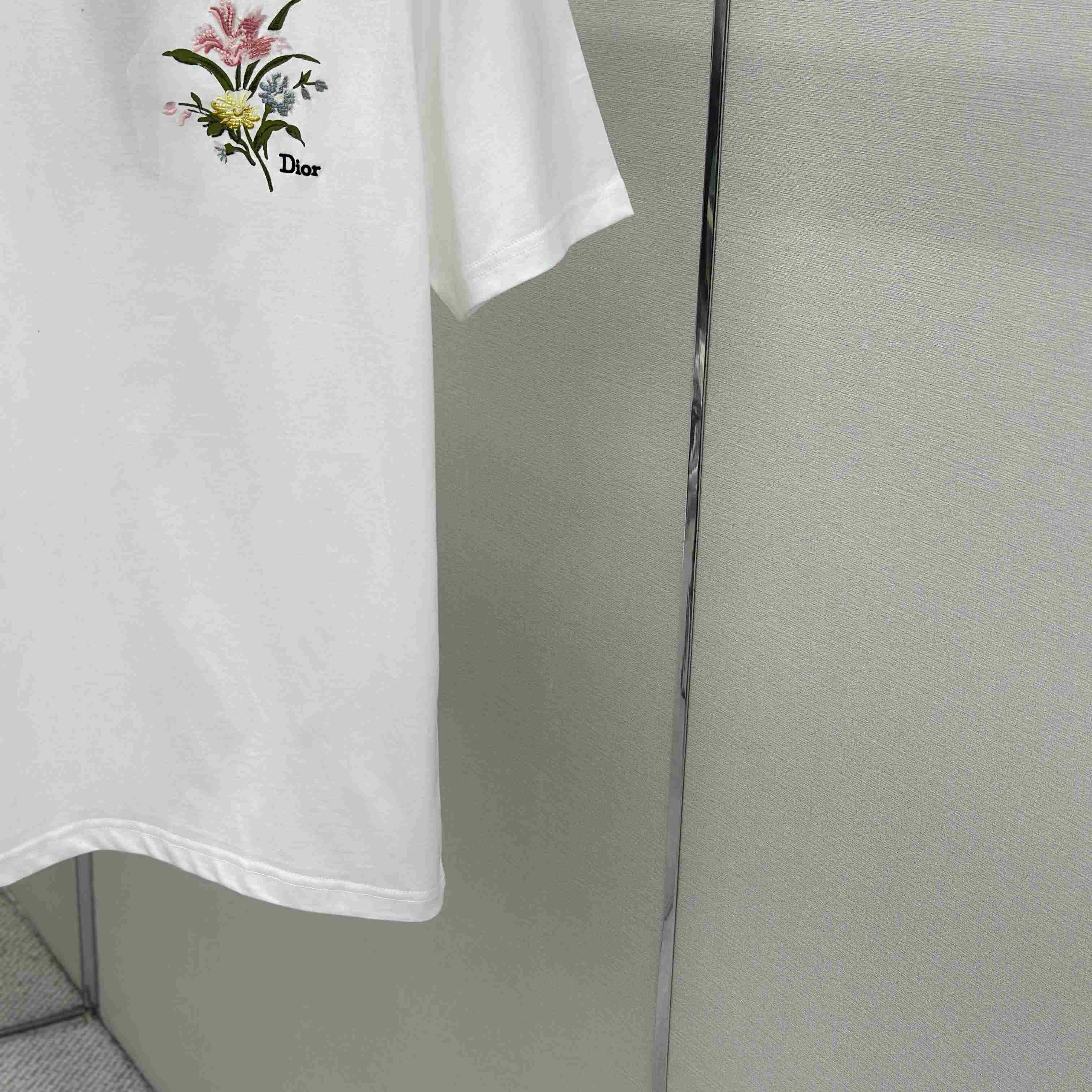 Dior T-Shirt With Dior Secret Garden Motif, Relaxed Fit - DesignerGu