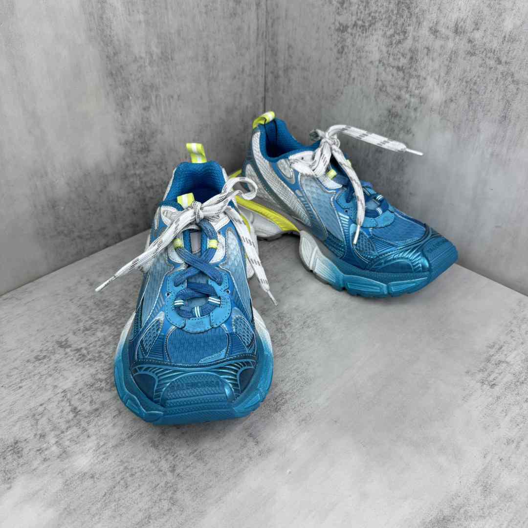 Balenciaga 3XL Toe Spray Sneakers - DesignerGu