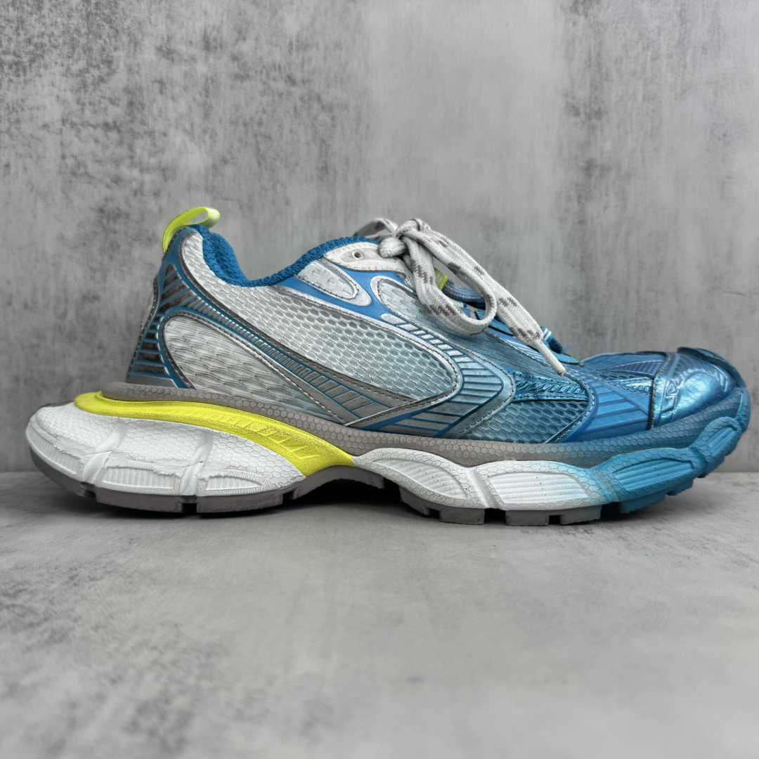 Balenciaga 3XL Toe Spray Sneakers - DesignerGu