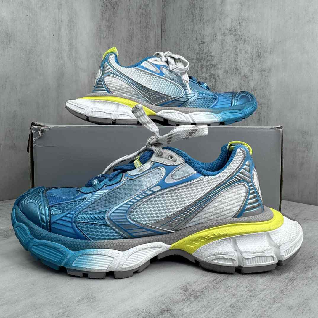 Balenciaga 3XL Toe Spray Sneakers - DesignerGu