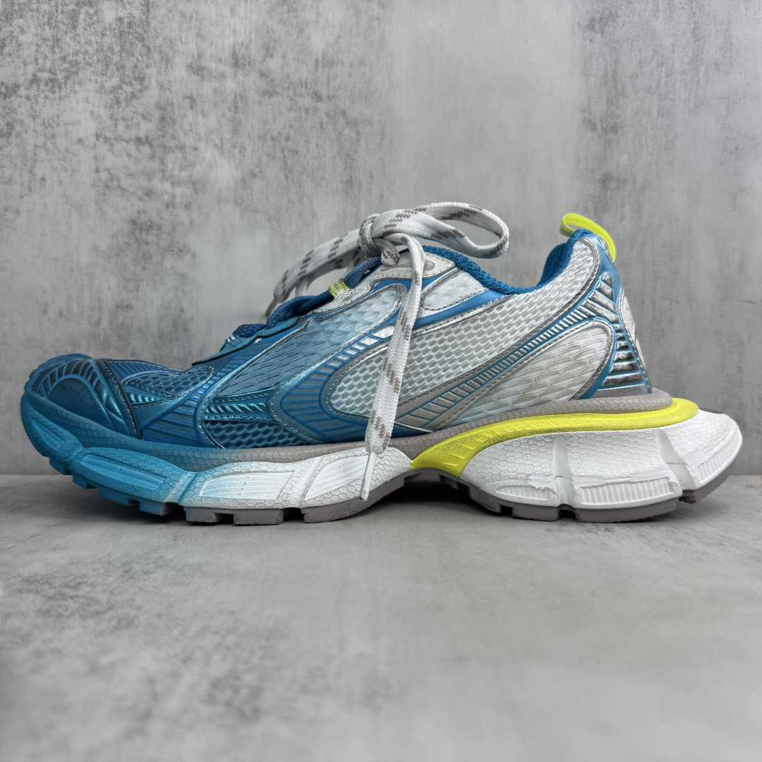 Balenciaga 3XL Toe Spray Sneakers - DesignerGu