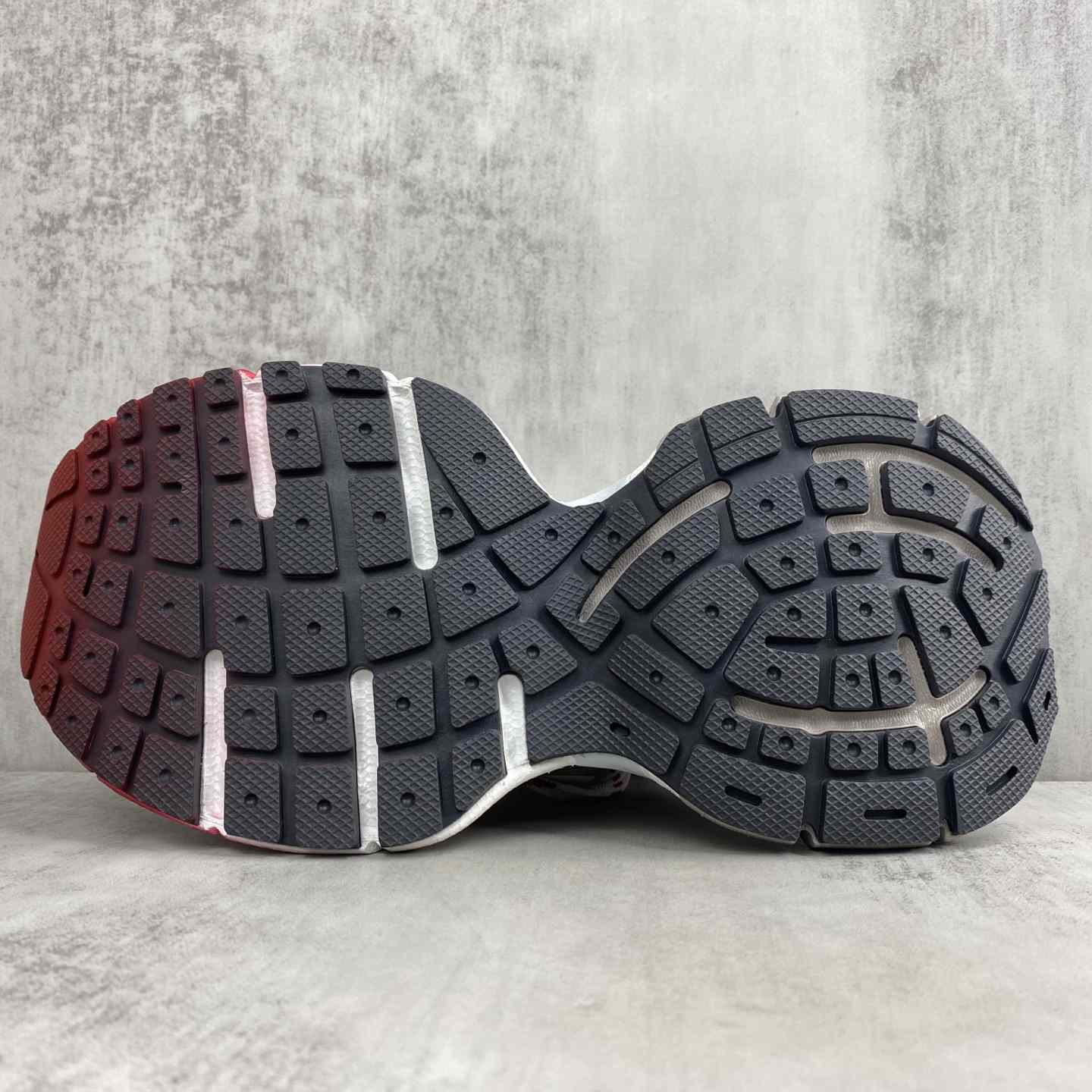 Balenciaga 3XL Toe Spray Sneakers - DesignerGu