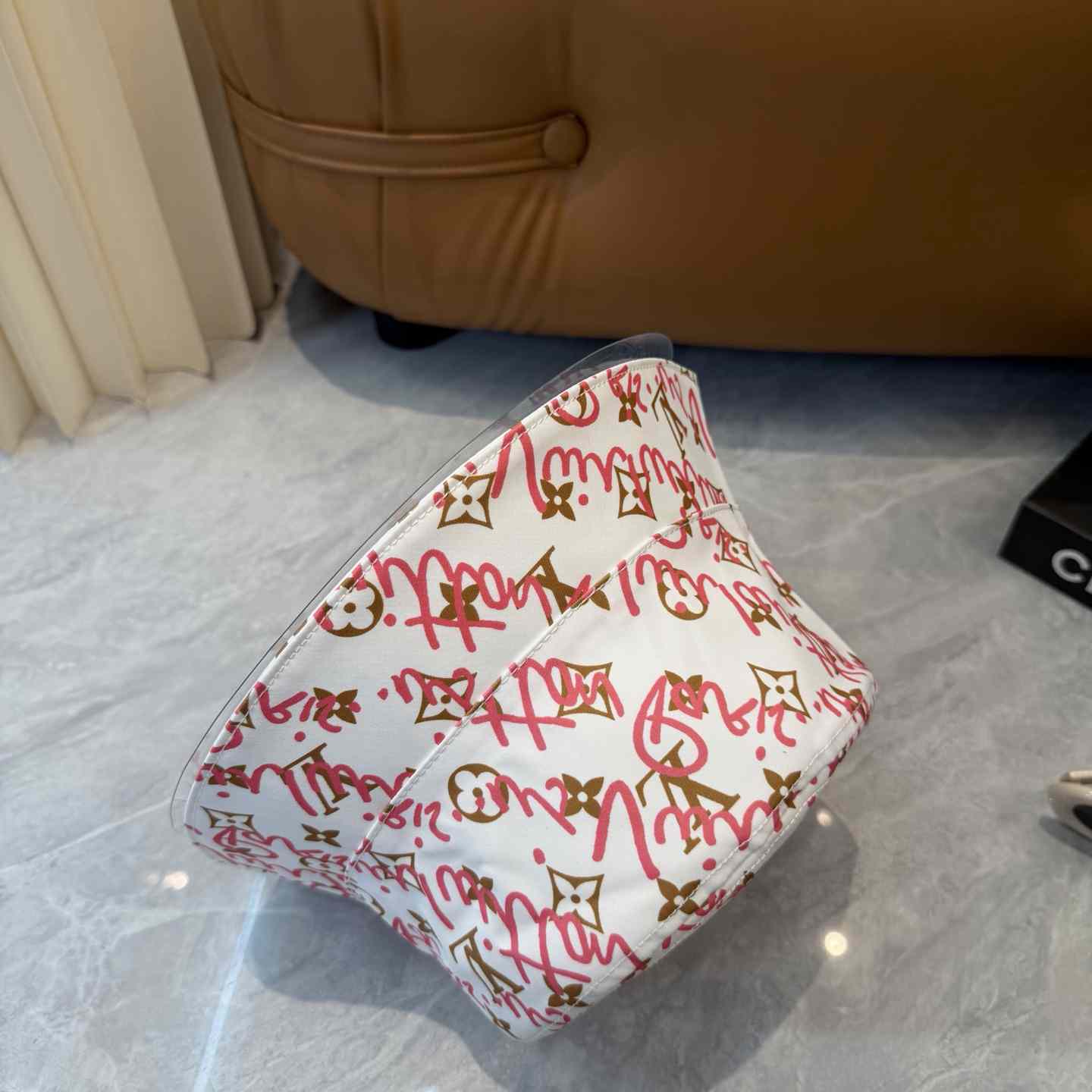 Louis Vuitton LV Script Bucket Hat  - DesignerGu