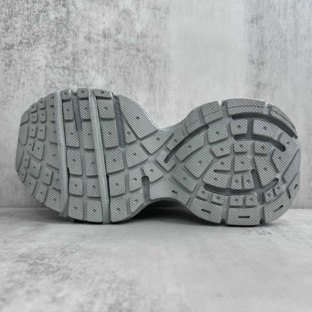 Balenciaga  3xl Gradient Sneaker  - DesignerGu