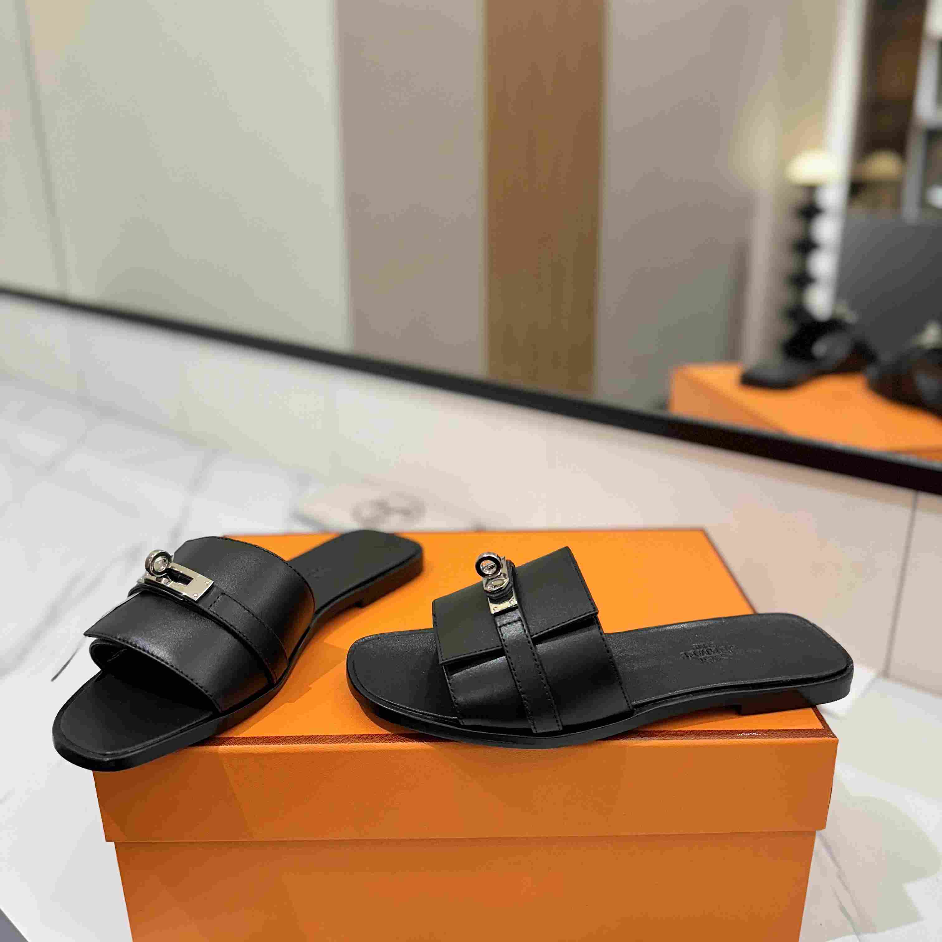 Hermes Giulia Sandal - DesignerGu