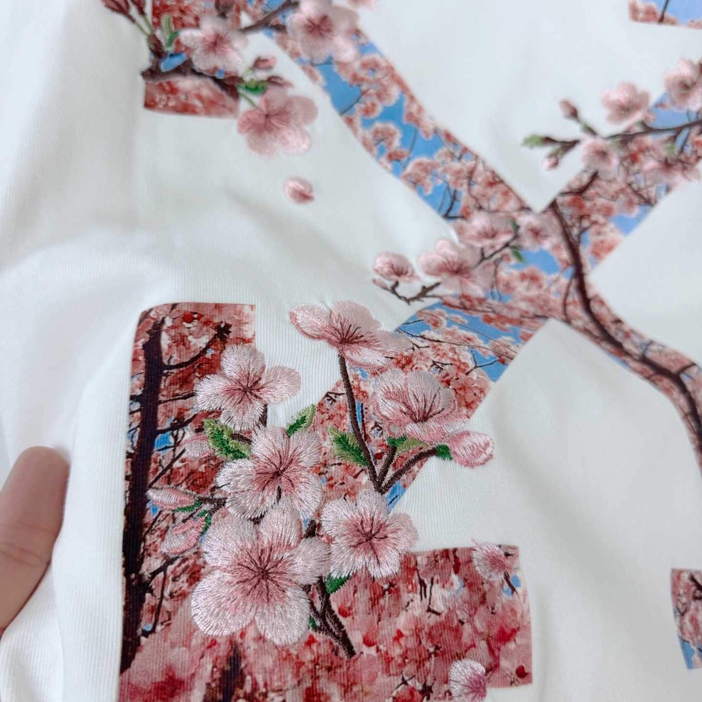 Off-White Embroidered Cherry Blossom Arrow Logo T-Shirt 'White' - DesignerGu