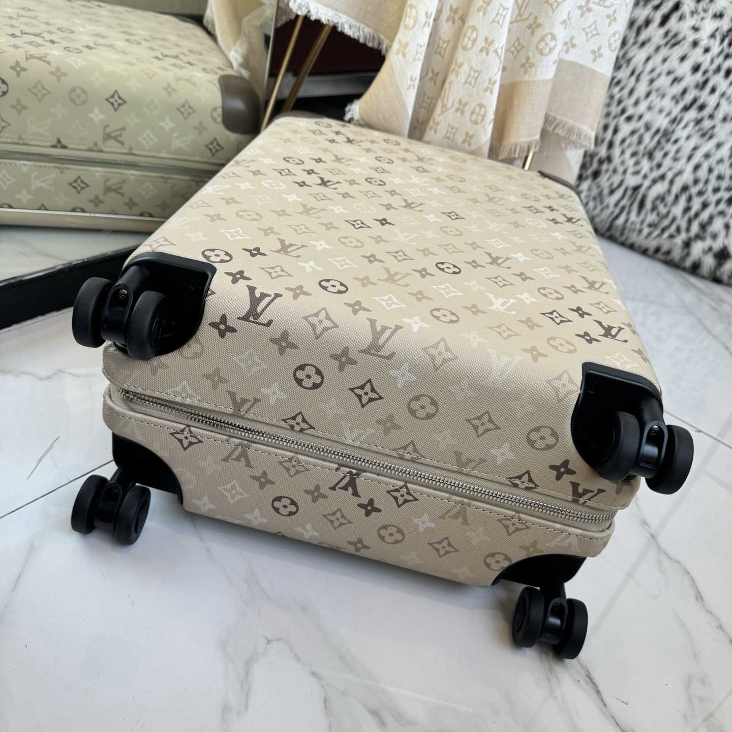 Louis Vuitton Horizon 55 M29160 - DesignerGu