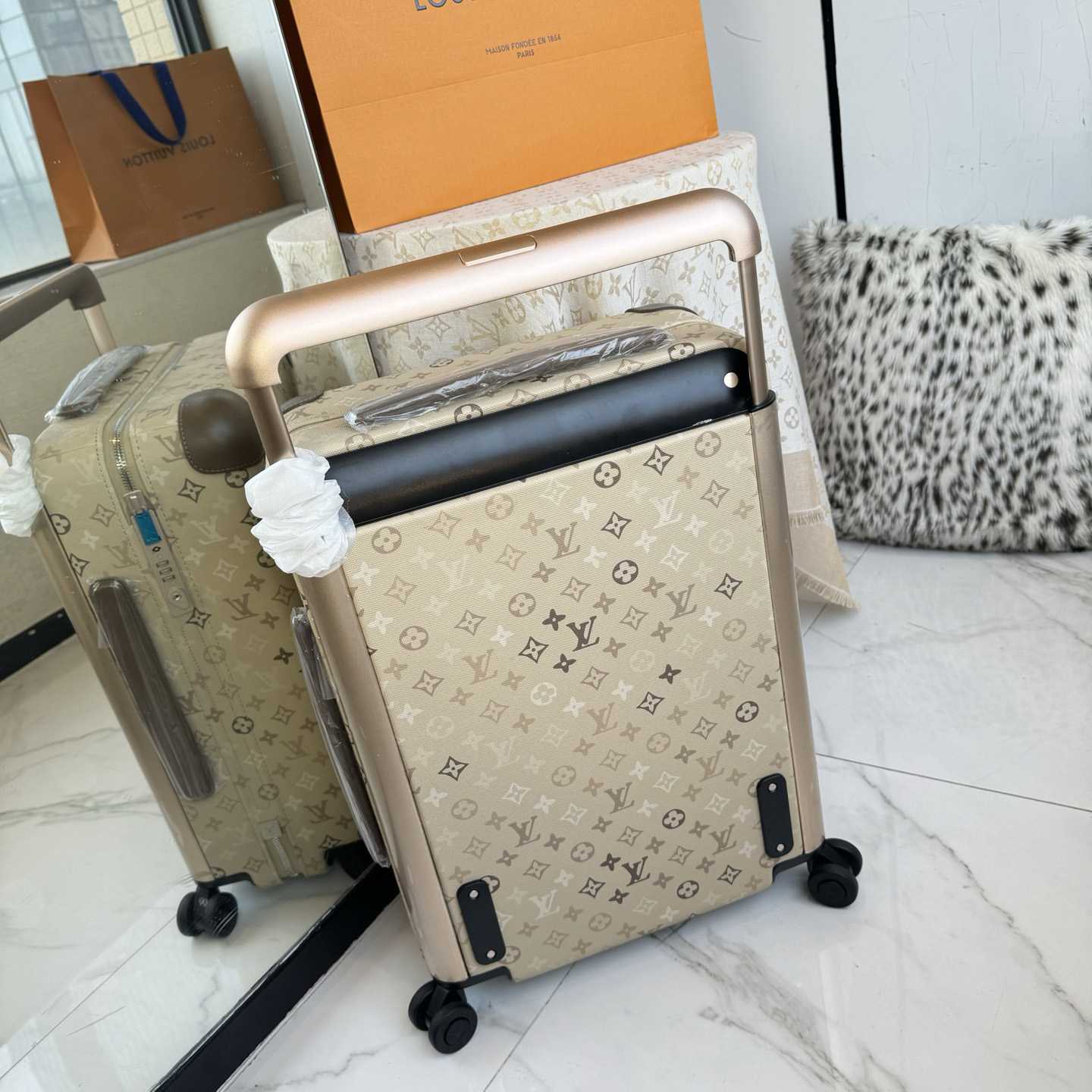 Louis Vuitton Horizon 55 M29160 - DesignerGu