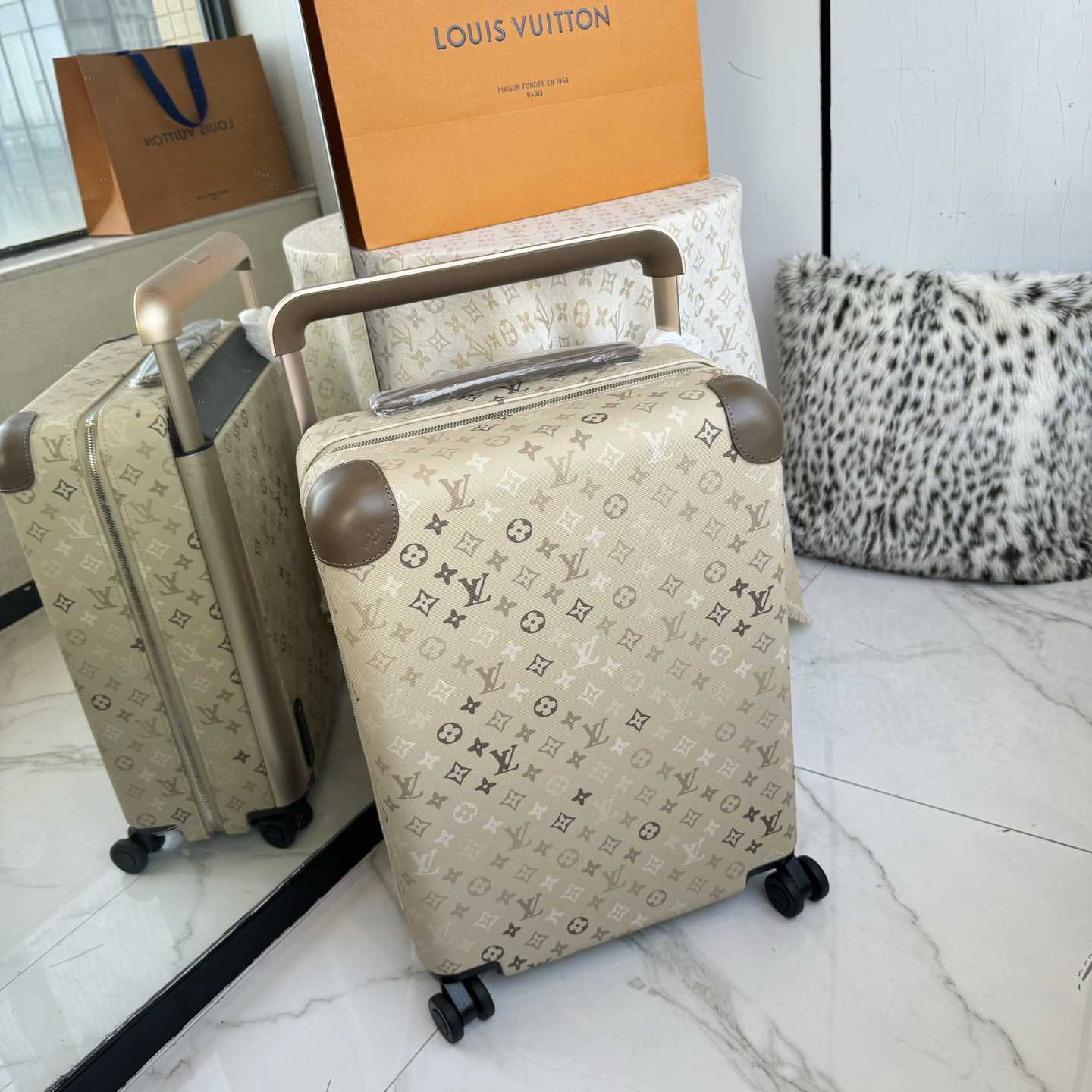 Louis Vuitton Horizon 55 M29160 - DesignerGu