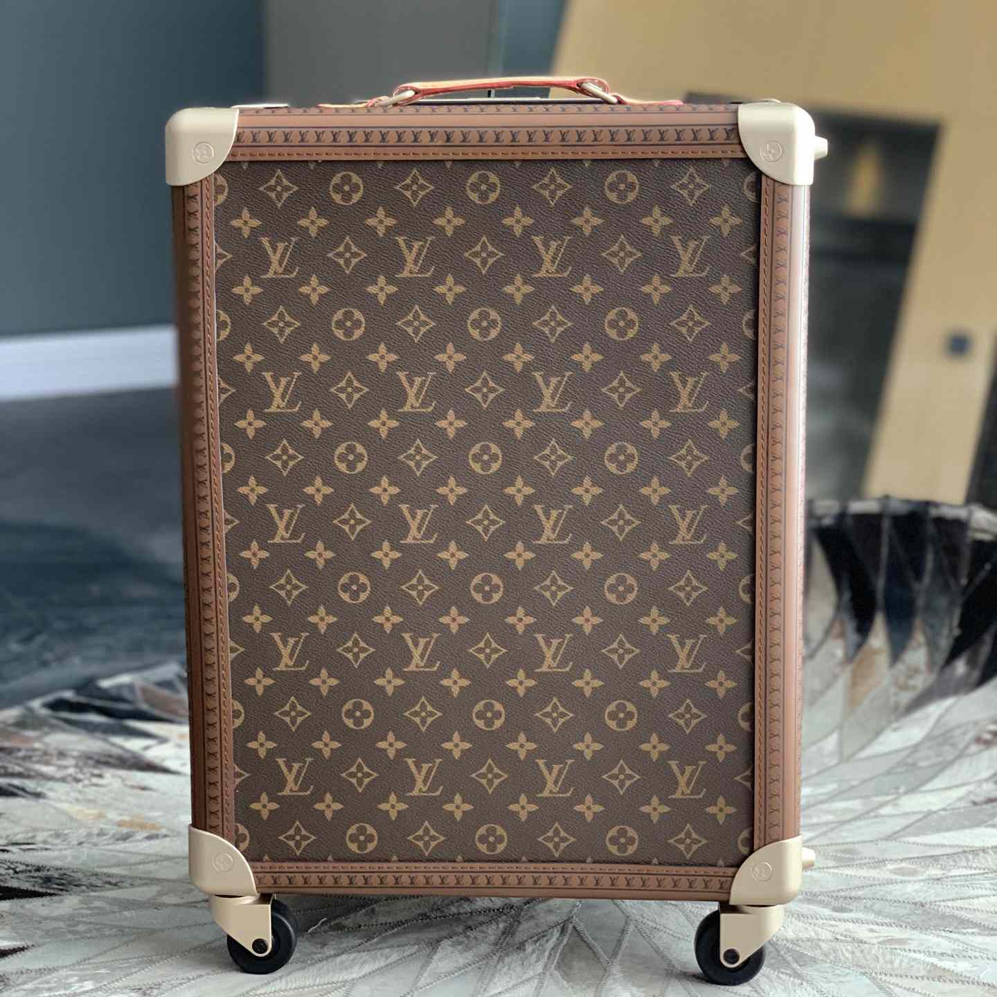 Louis Vuitton Rolling Trunk M20212 - DesignerGu