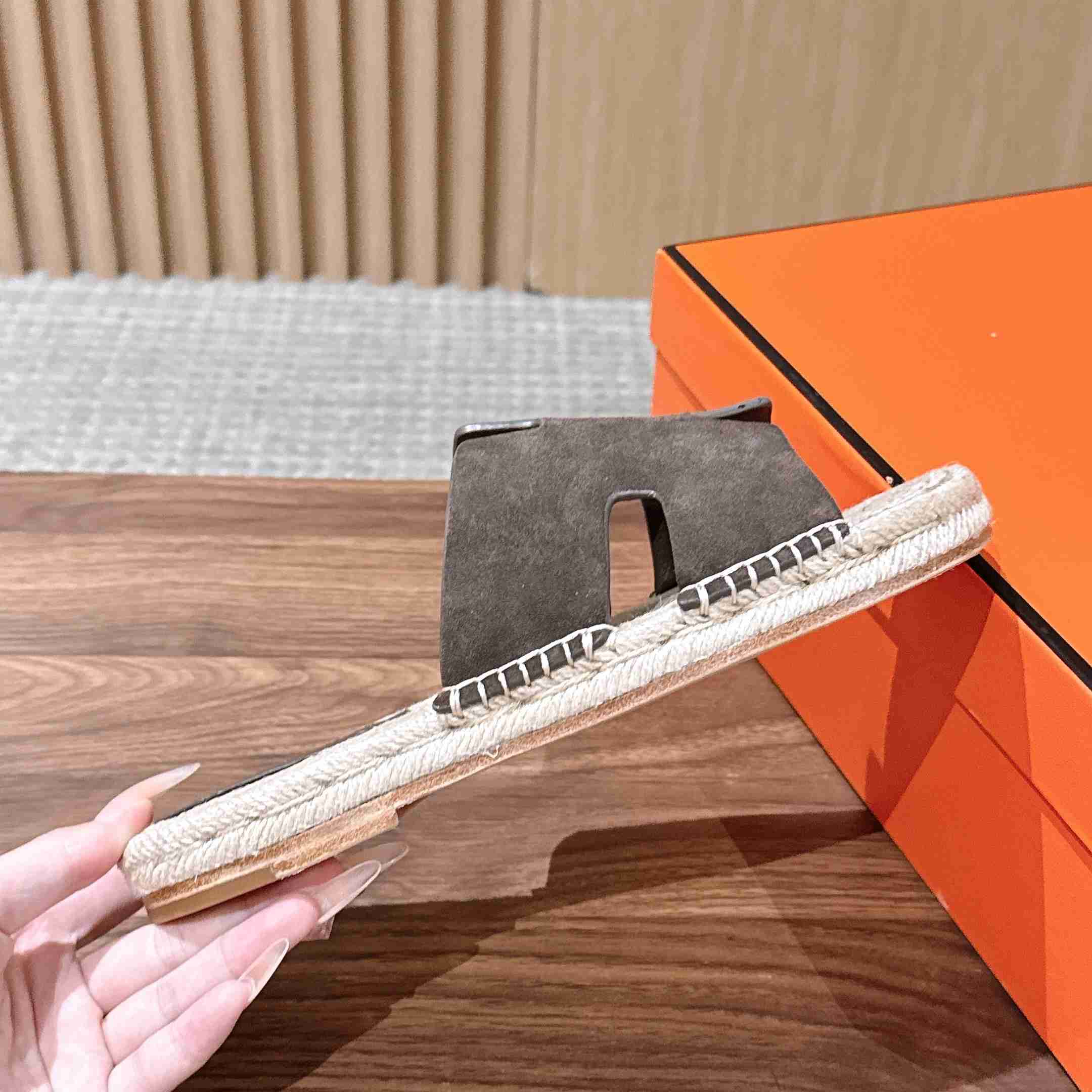Hermes  Antigua Espadrille - DesignerGu