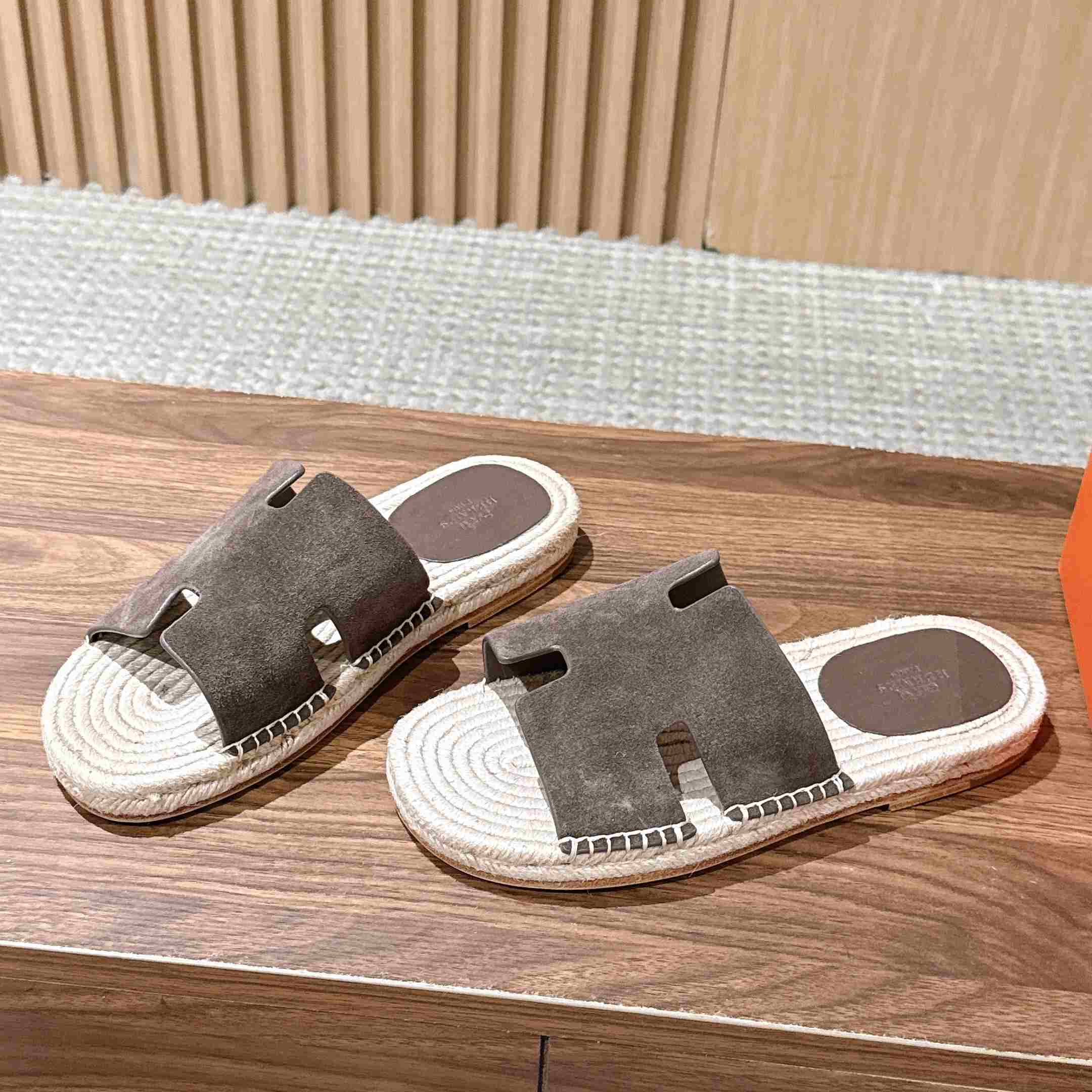 Hermes  Antigua Espadrille - DesignerGu
