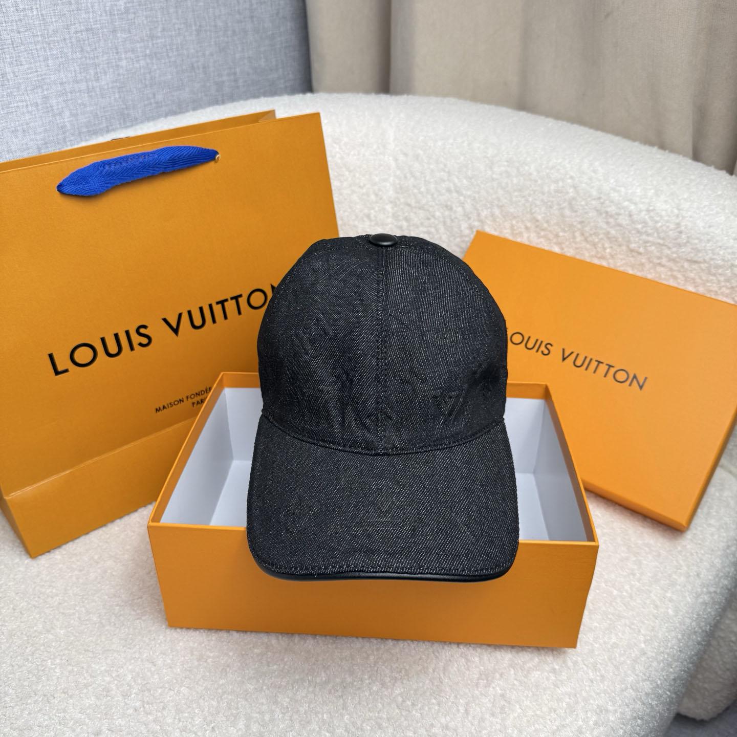 Louis Vuitton Monogram Essential Cap - DesignerGu