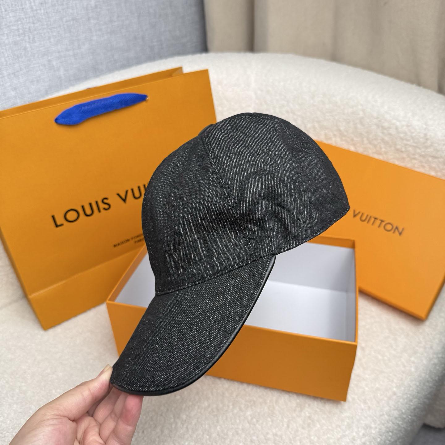 Louis Vuitton Monogram Essential Cap - DesignerGu
