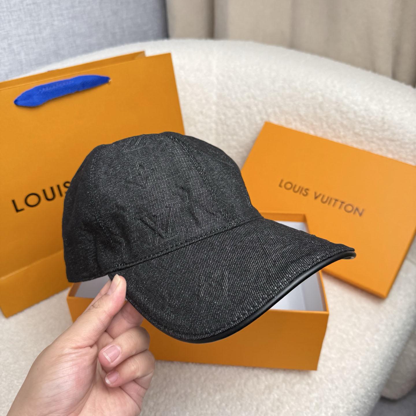 Louis Vuitton Monogram Essential Cap - DesignerGu